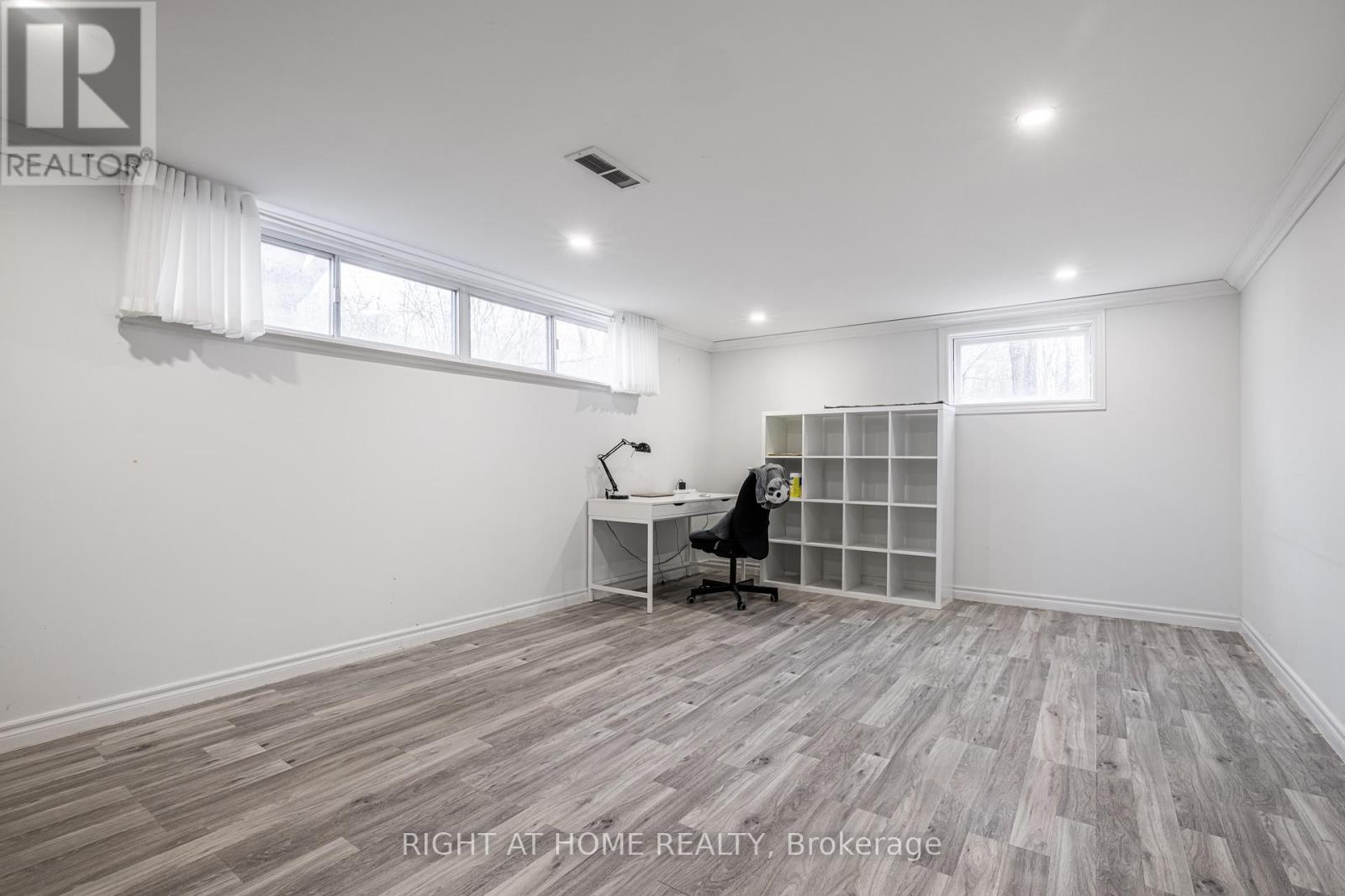 2076 Constance Drive, Oakville, Ontario  L6J 2V7 - Photo 13 - W12426717