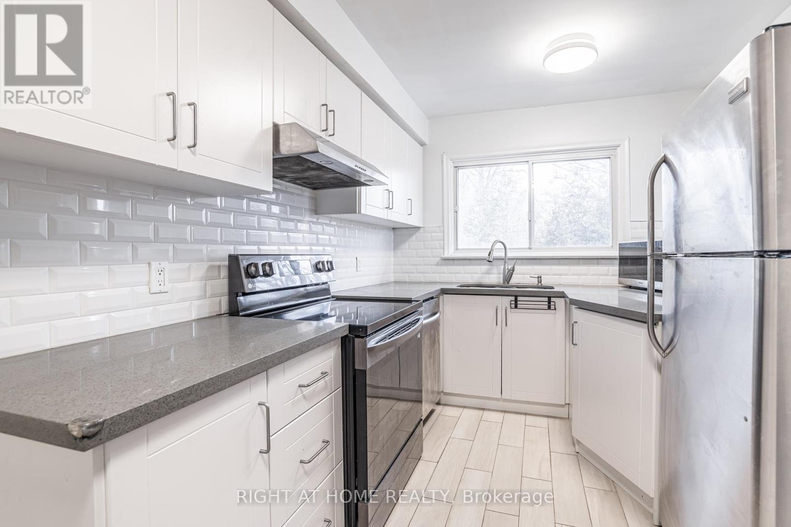 2076 Constance Drive, Oakville, Ontario  L6J 2V7 - Photo 6 - W12426717