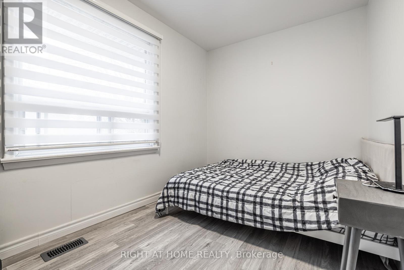 2076 Constance Drive, Oakville, Ontario  L6J 2V7 - Photo 9 - W12426717
