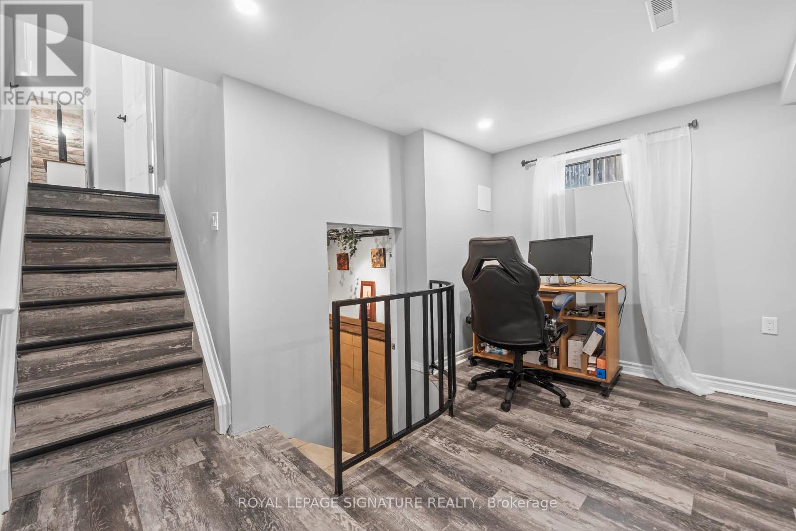 9 Faludon Drive, Halton Hills, Ontario  L7G 1H6 - Photo 34 - W12426752