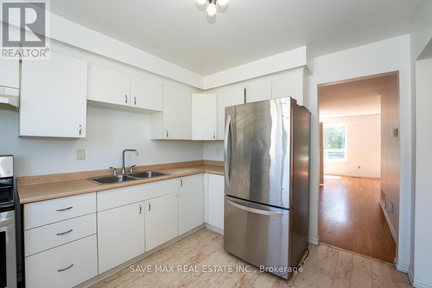 62 Moregate Crescent, Brampton, Ontario  L6S 3K9 - Photo 10 - W12426785