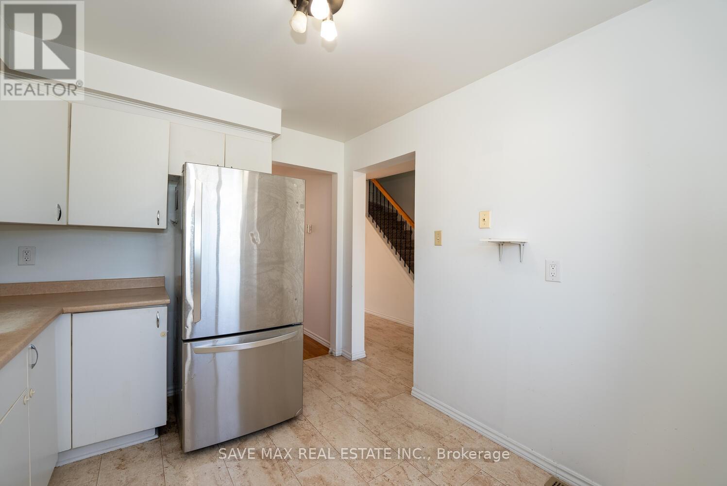 62 Moregate Crescent, Brampton, Ontario  L6S 3K9 - Photo 12 - W12426785
