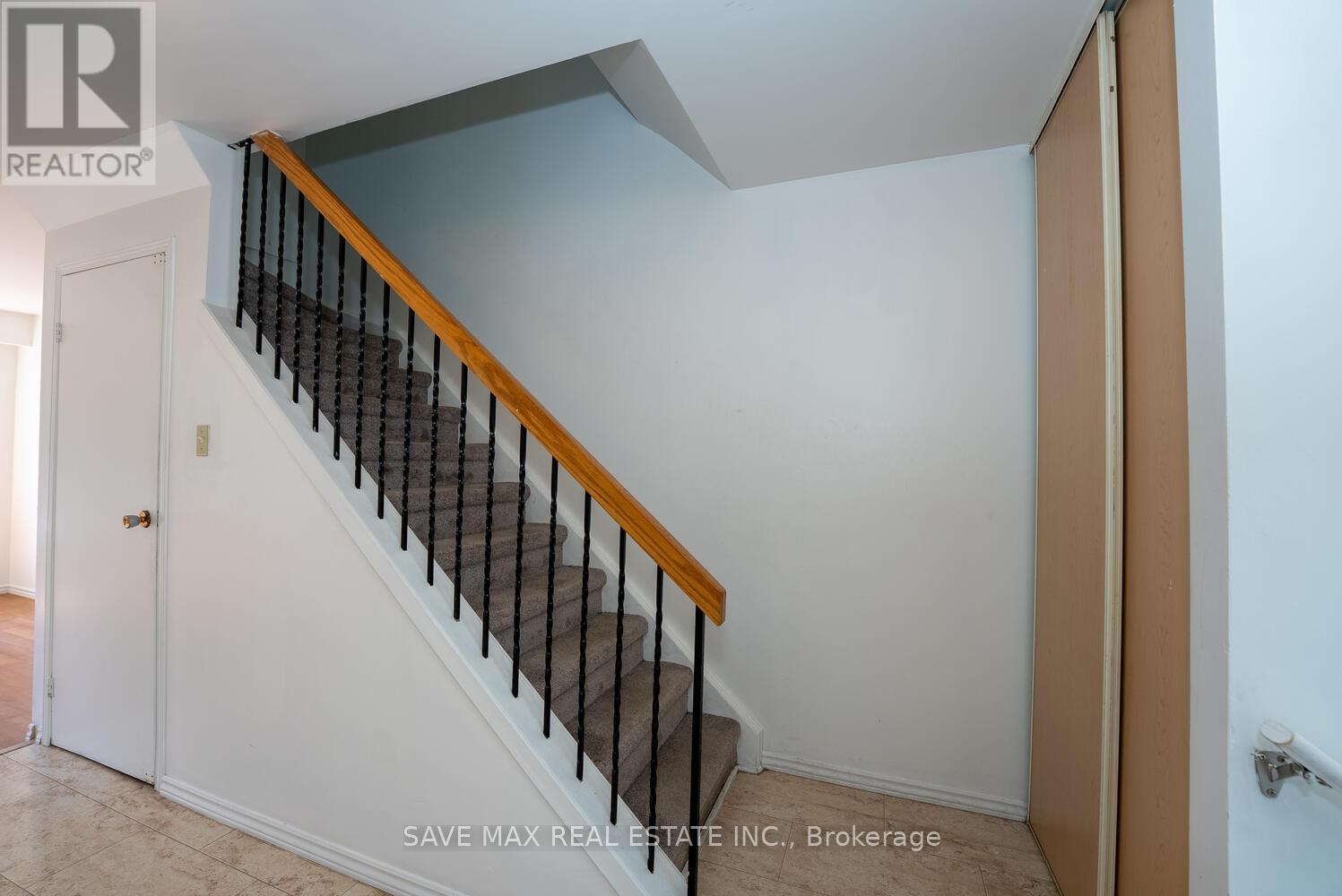62 Moregate Crescent, Brampton, Ontario  L6S 3K9 - Photo 13 - W12426785