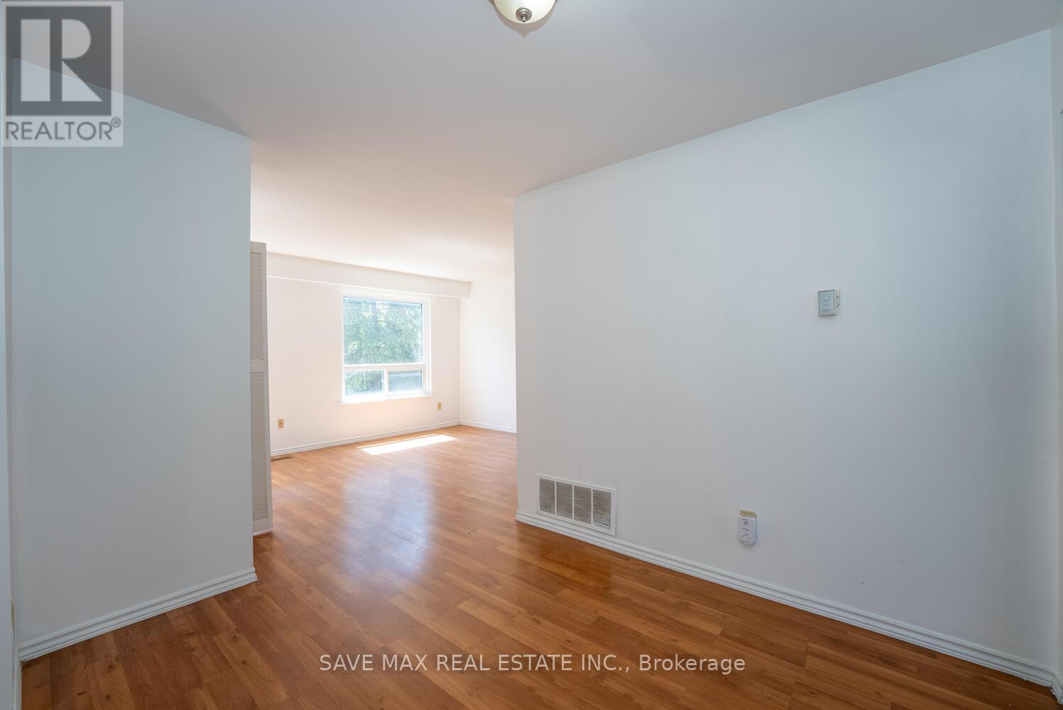 62 Moregate Crescent, Brampton, Ontario  L6S 3K9 - Photo 8 - W12426785