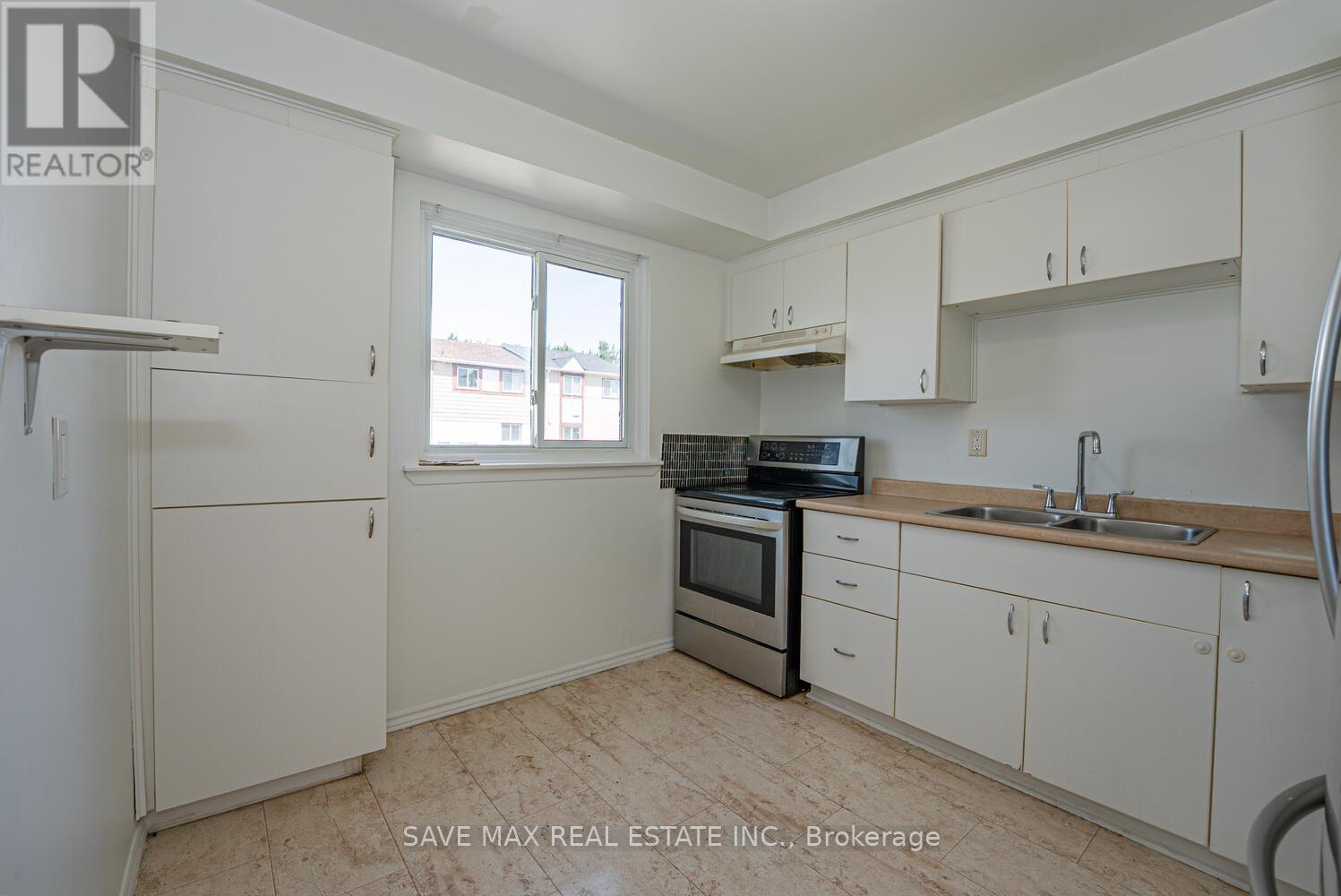 62 Moregate Crescent, Brampton, Ontario  L6S 3K9 - Photo 9 - W12426785