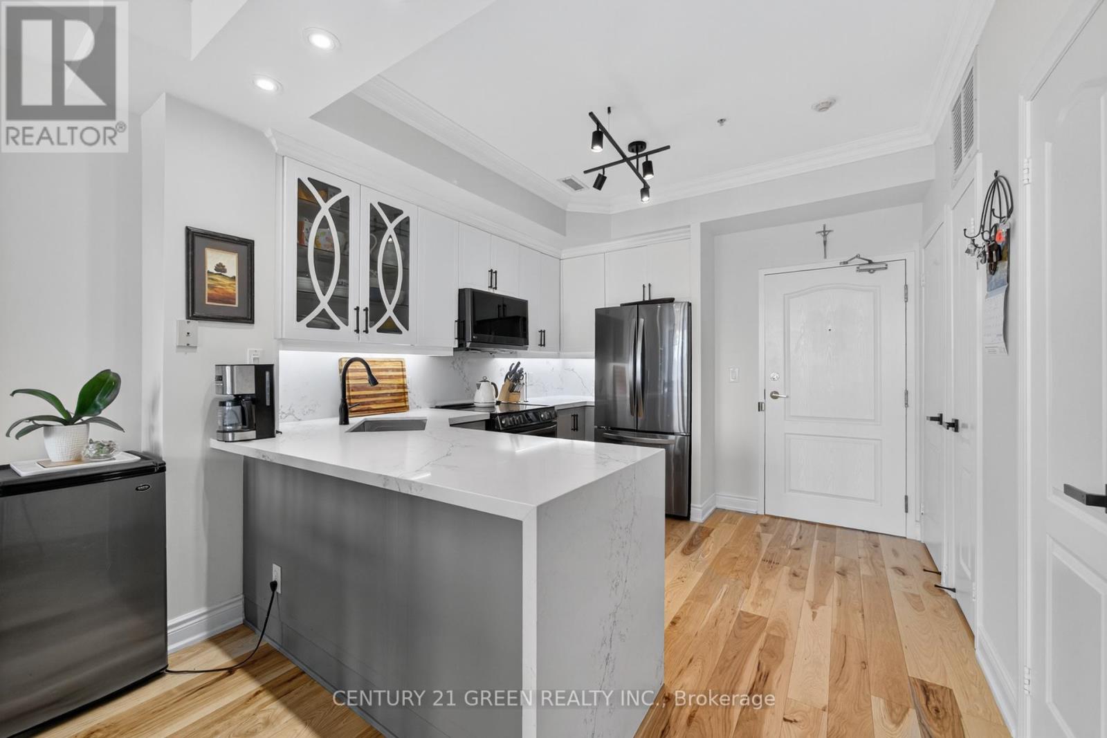 316 - 3531 Lake Shore Boulevard W, Toronto, Ontario  M8W 1P4 - Photo 4 - W12426820