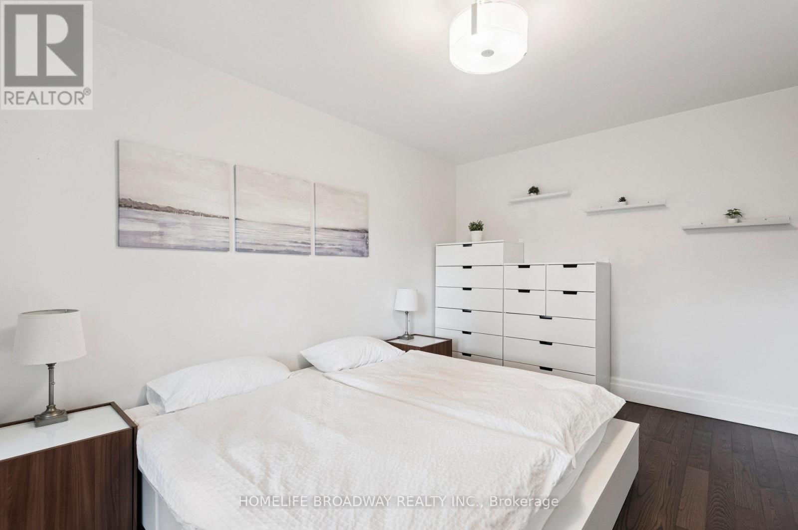 17 Jill Crescent, Toronto, Ontario  M9B 6B2 - Photo 12 - W12426826