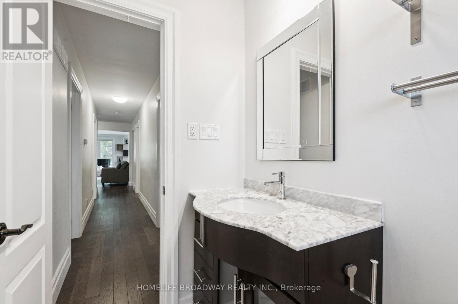 17 Jill Crescent, Toronto, Ontario  M9B 6B2 - Photo 15 - W12426826