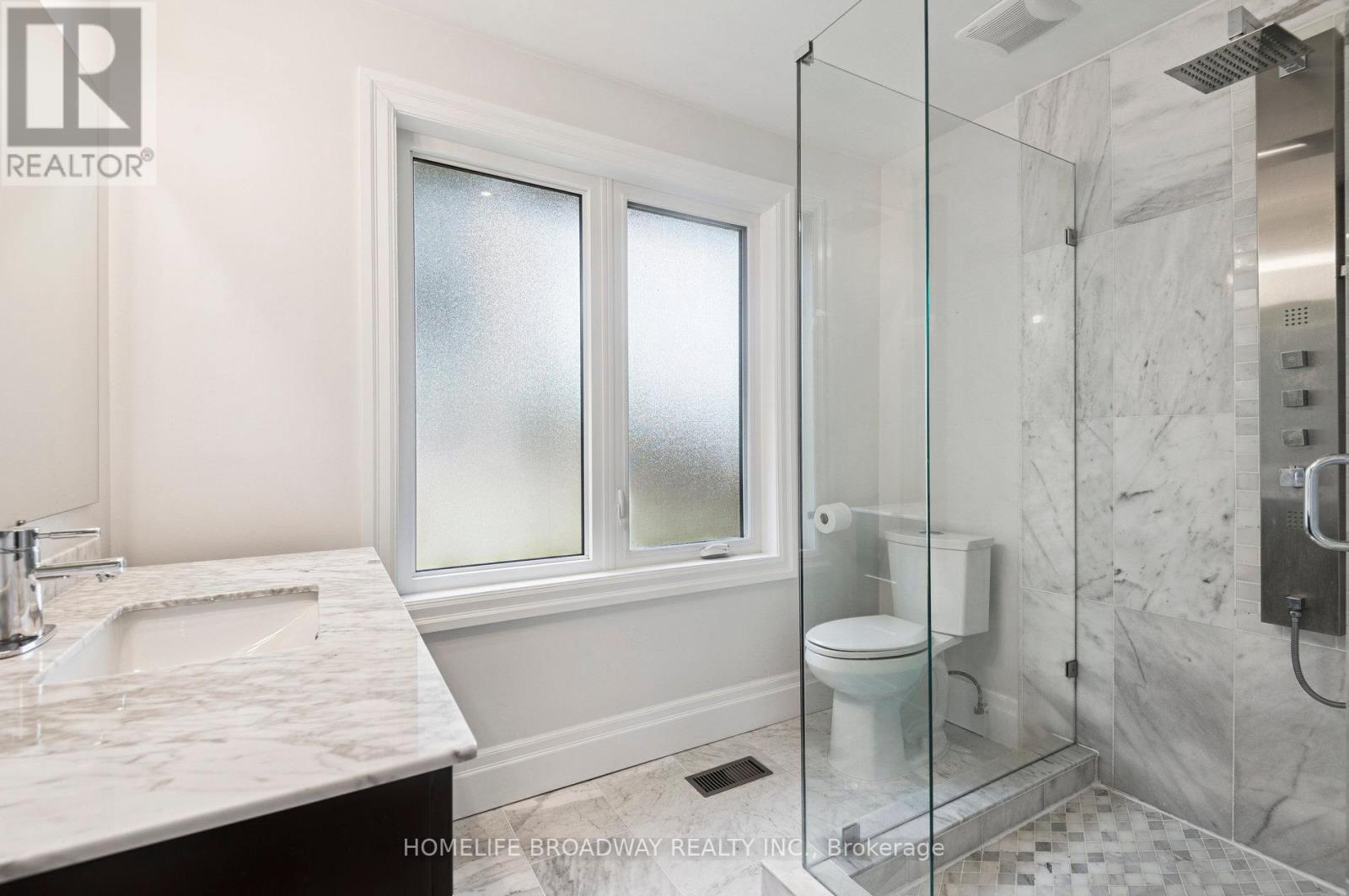 17 Jill Crescent, Toronto, Ontario  M9B 6B2 - Photo 21 - W12426826