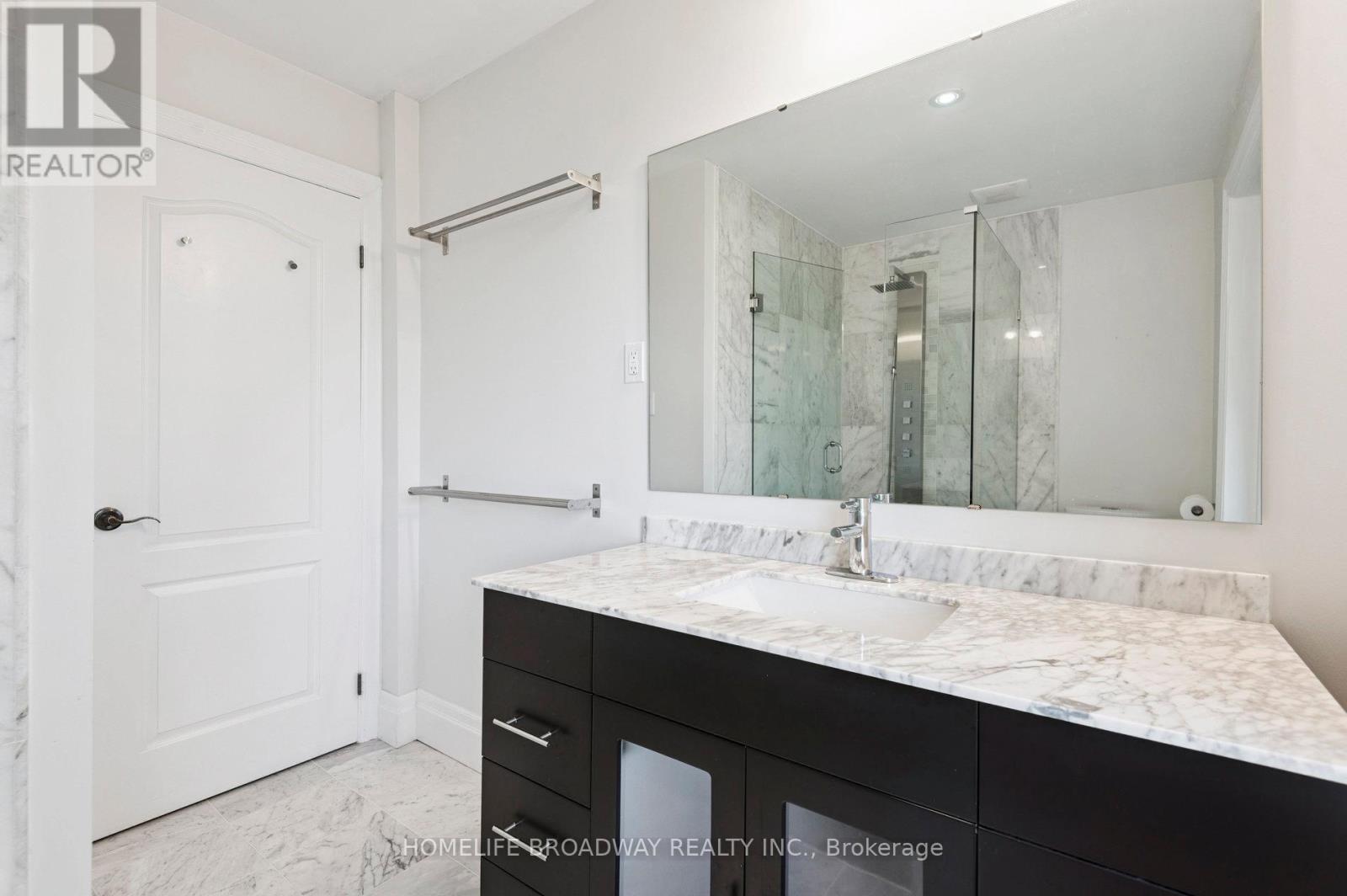17 Jill Crescent, Toronto, Ontario  M9B 6B2 - Photo 22 - W12426826