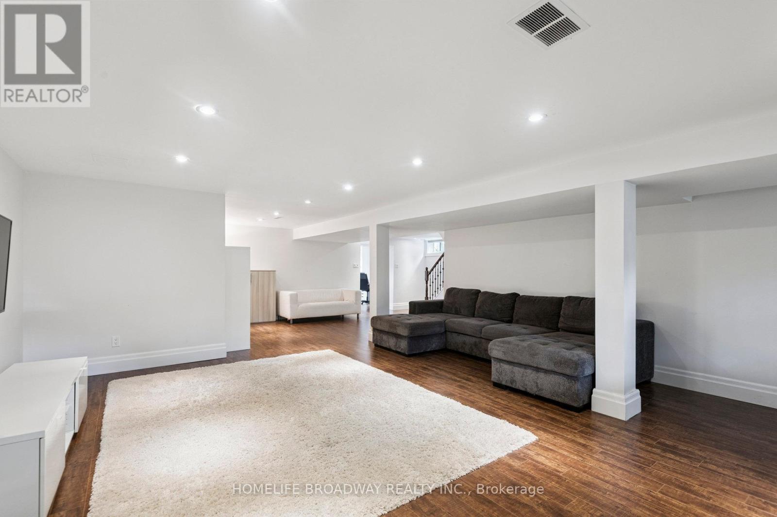 17 Jill Crescent, Toronto, Ontario  M9B 6B2 - Photo 28 - W12426826
