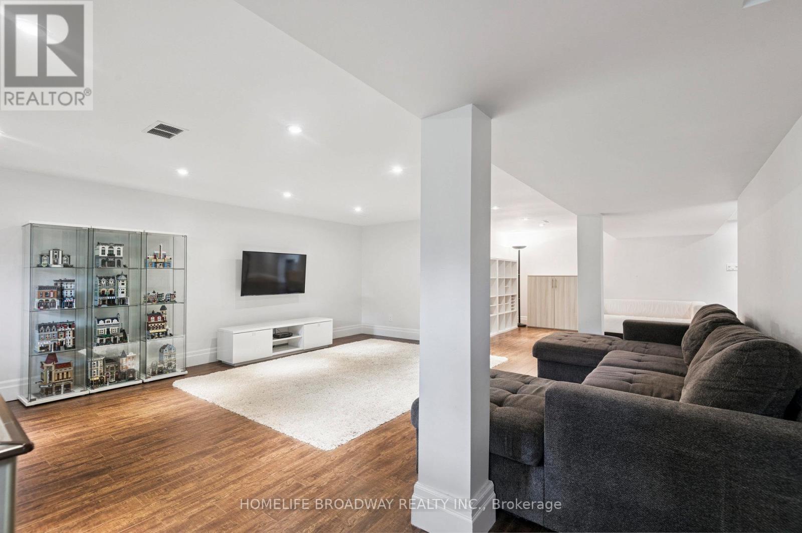 17 Jill Crescent, Toronto, Ontario  M9B 6B2 - Photo 29 - W12426826