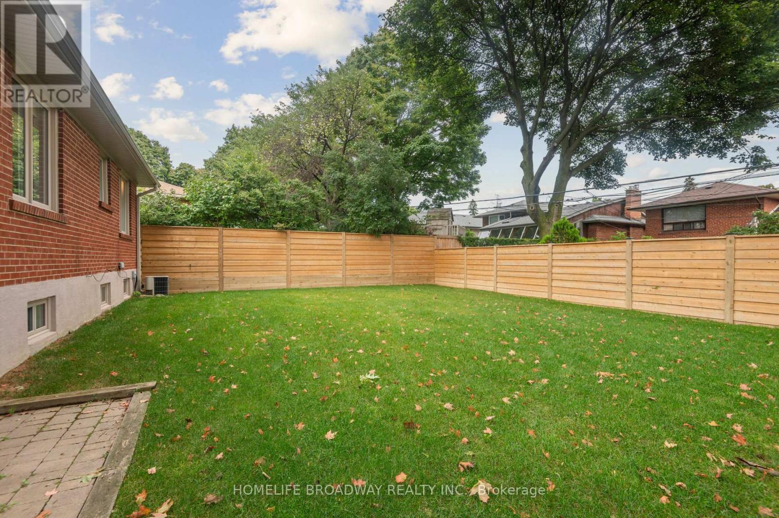 17 Jill Crescent, Toronto, Ontario  M9B 6B2 - Photo 35 - W12426826