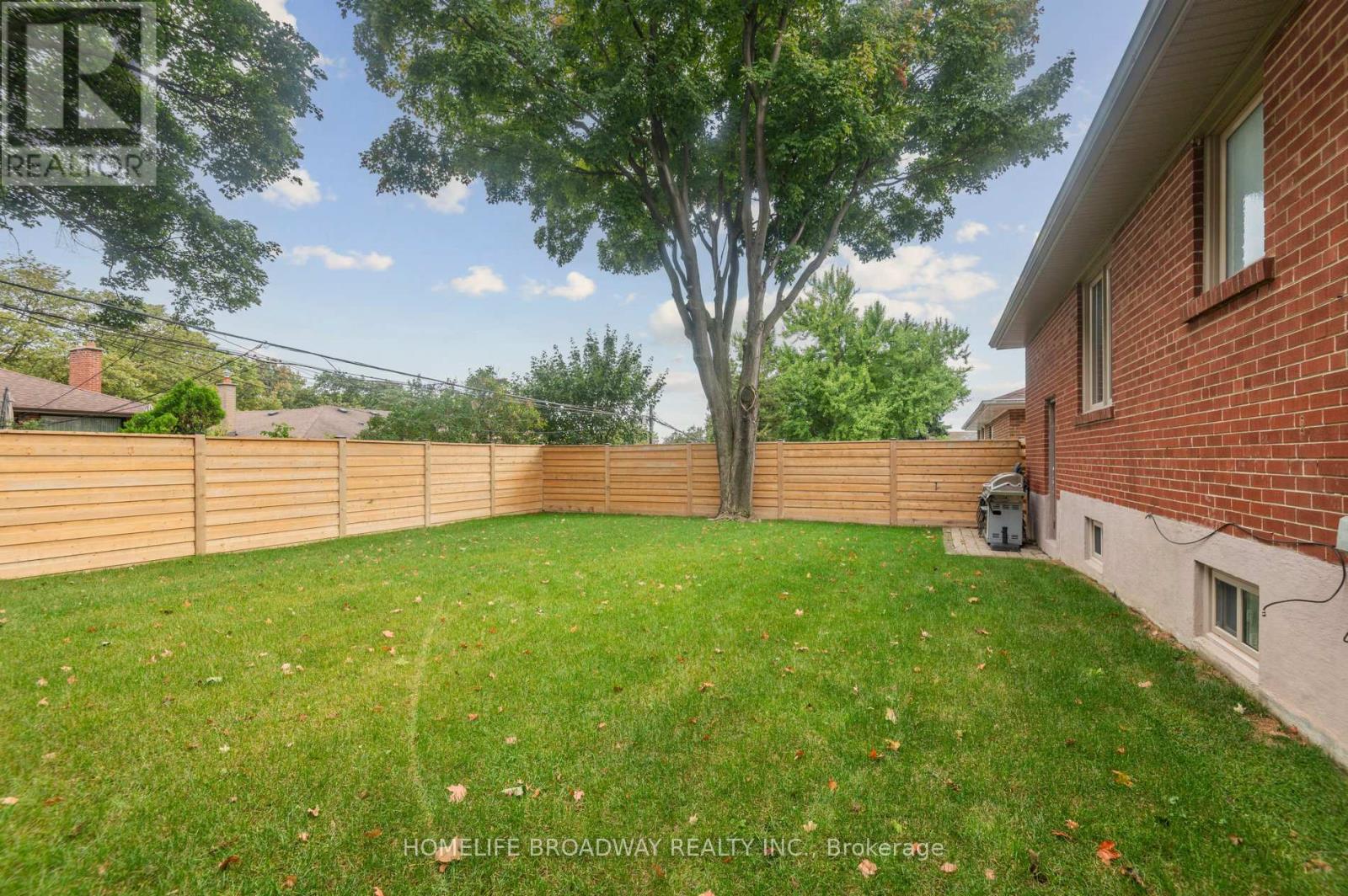 17 Jill Crescent, Toronto, Ontario  M9B 6B2 - Photo 36 - W12426826