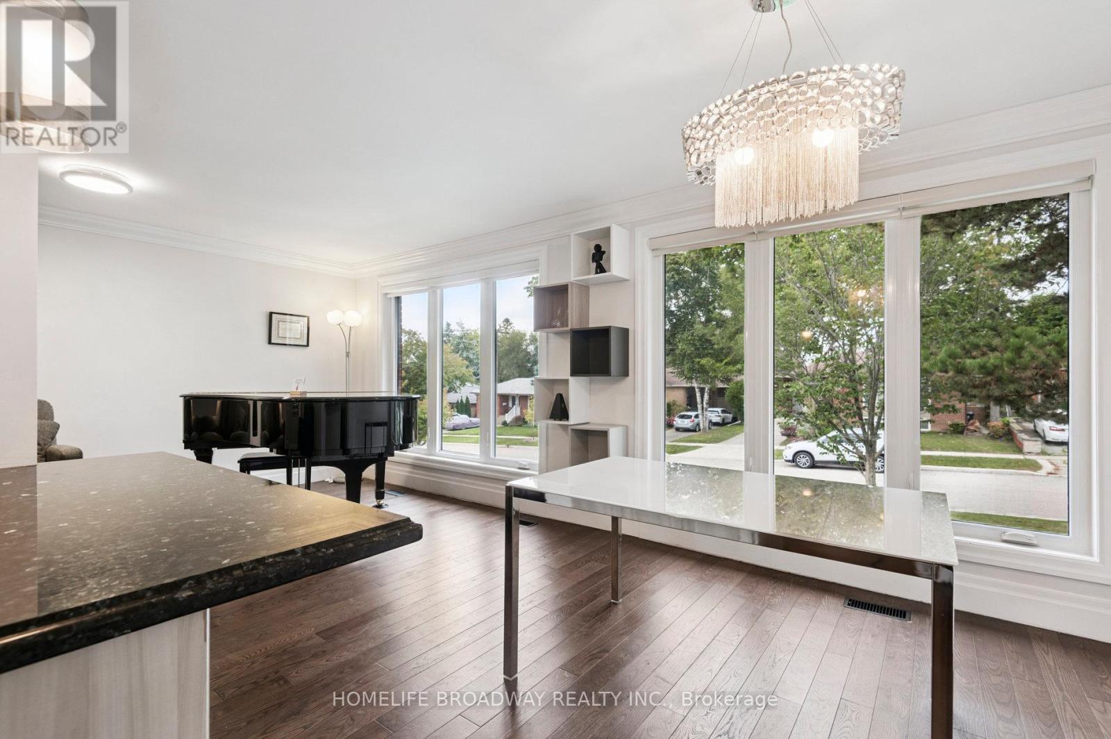 17 Jill Crescent, Toronto, Ontario  M9B 6B2 - Photo 6 - W12426826