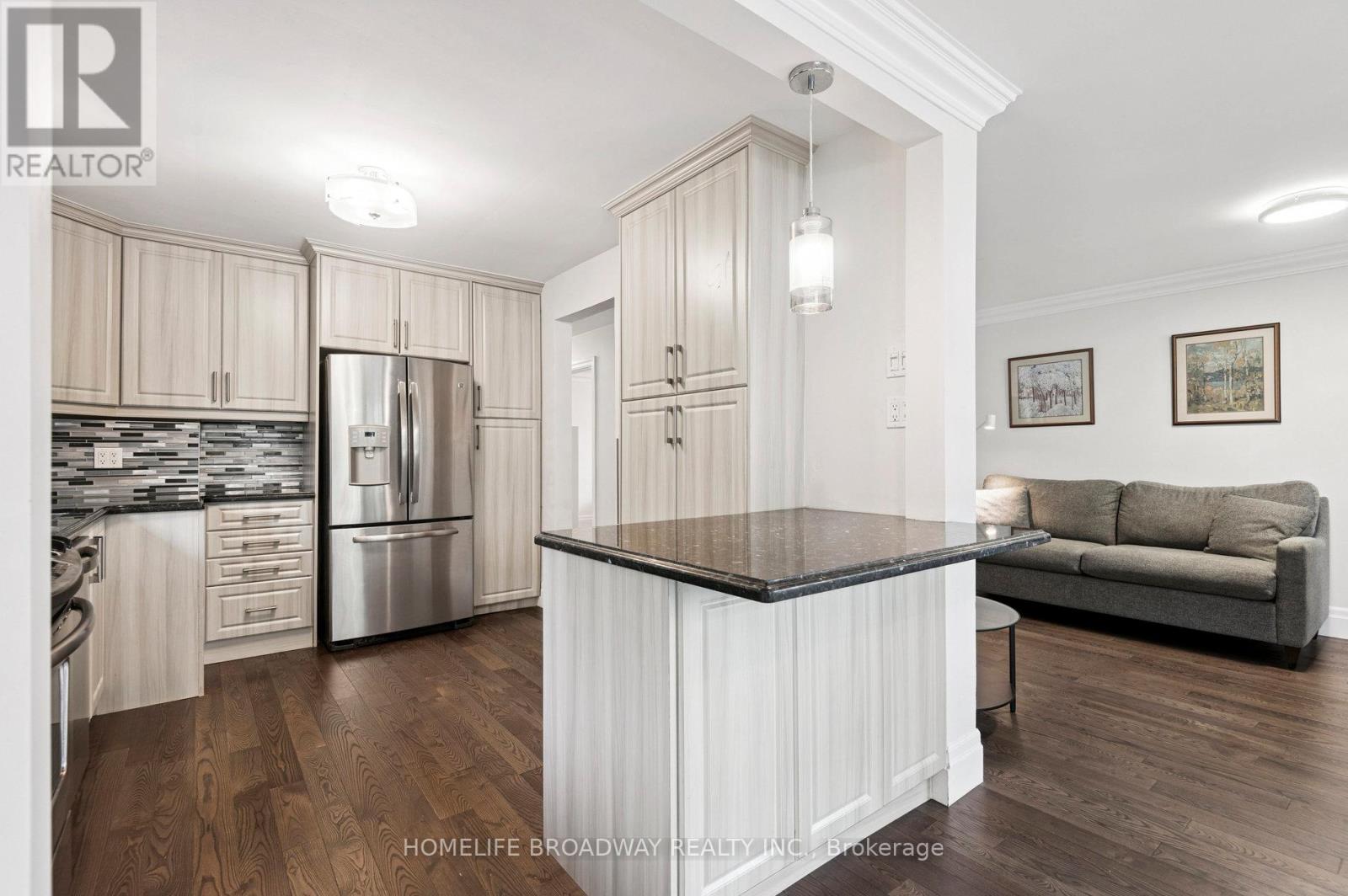 17 Jill Crescent, Toronto, Ontario  M9B 6B2 - Photo 7 - W12426826