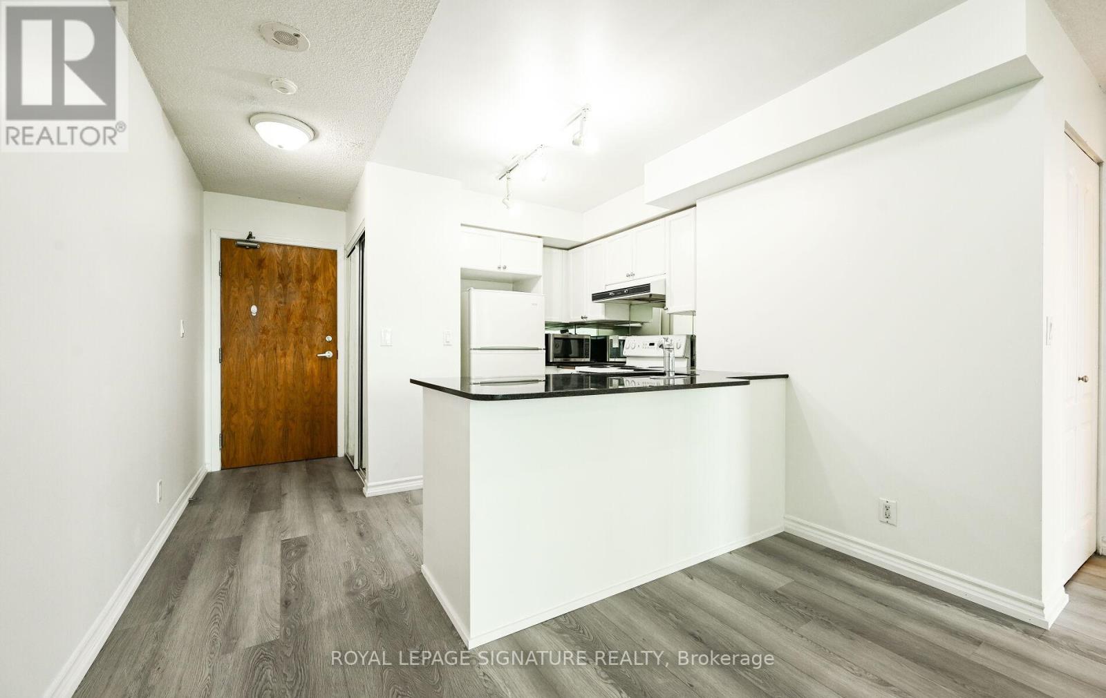 503 - 33 Elm Drive, Mississauga, Ontario  L5B 4L2 - Photo 10 - W12426845
