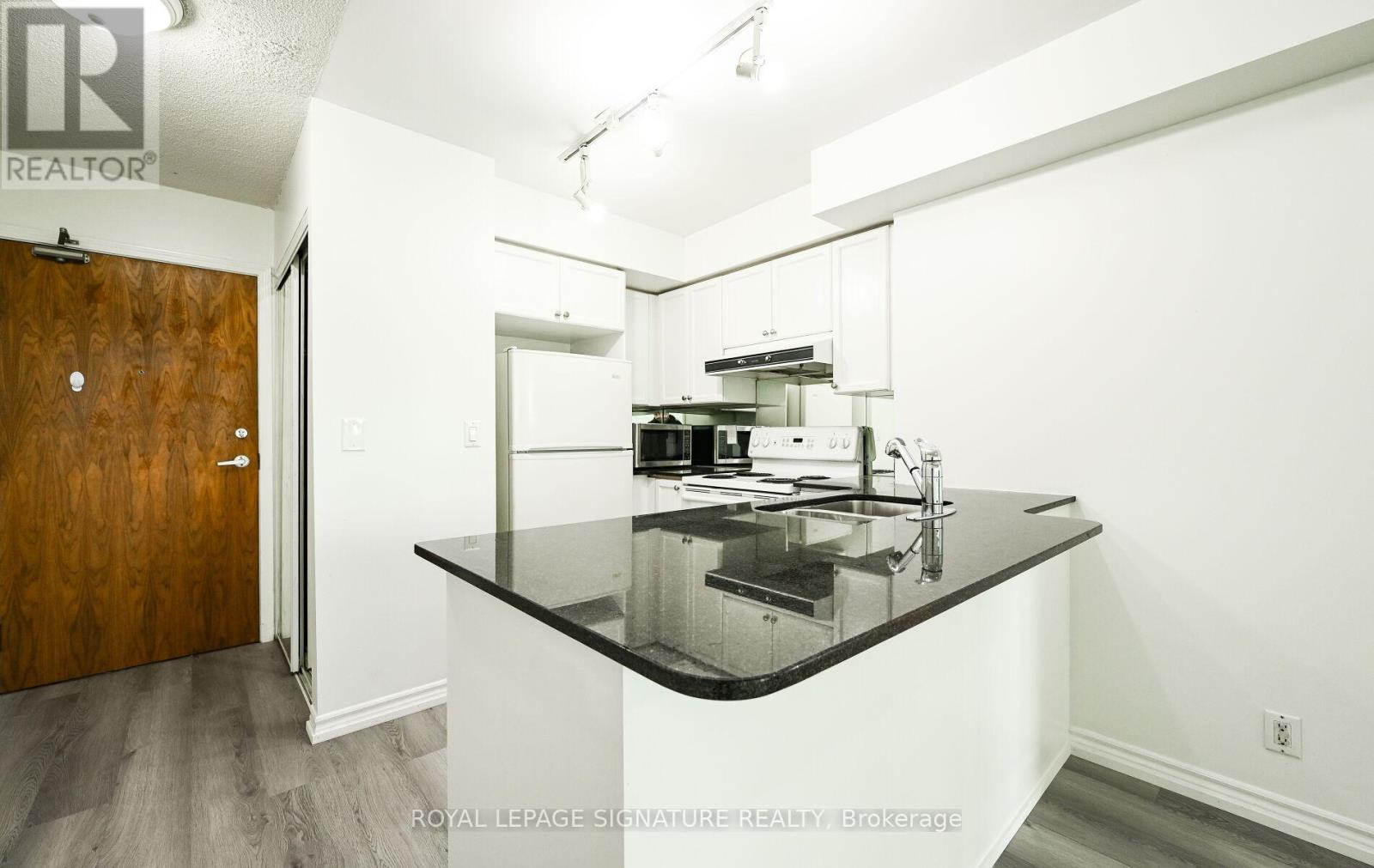 503 - 33 Elm Drive, Mississauga, Ontario  L5B 4L2 - Photo 11 - W12426845