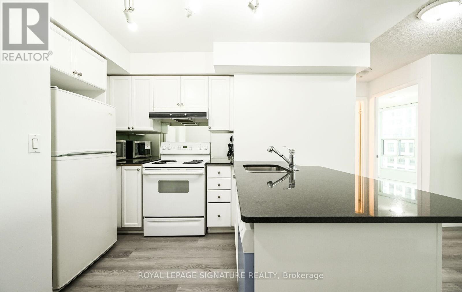 503 - 33 Elm Drive, Mississauga, Ontario  L5B 4L2 - Photo 12 - W12426845