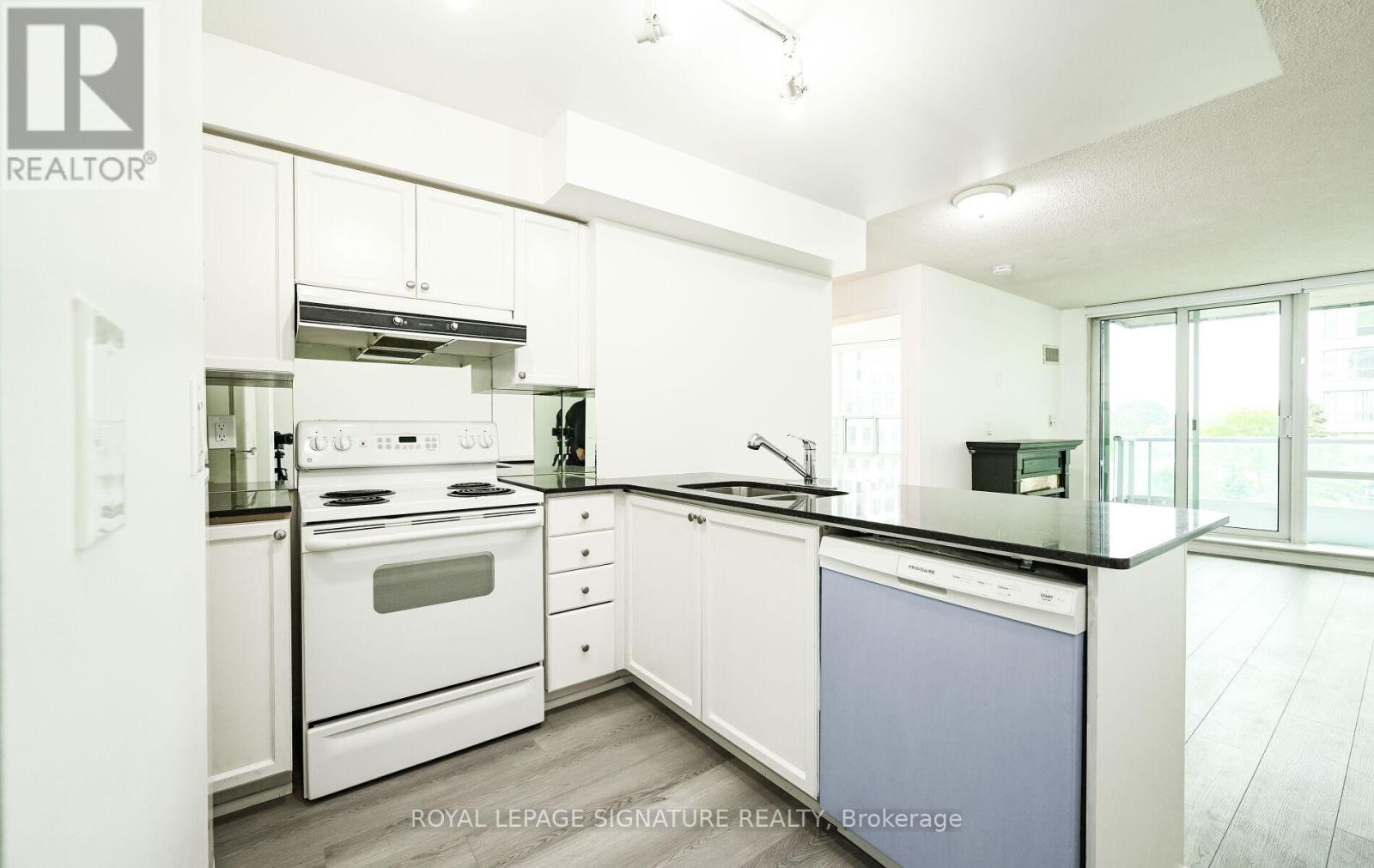 503 - 33 Elm Drive, Mississauga, Ontario  L5B 4L2 - Photo 13 - W12426845