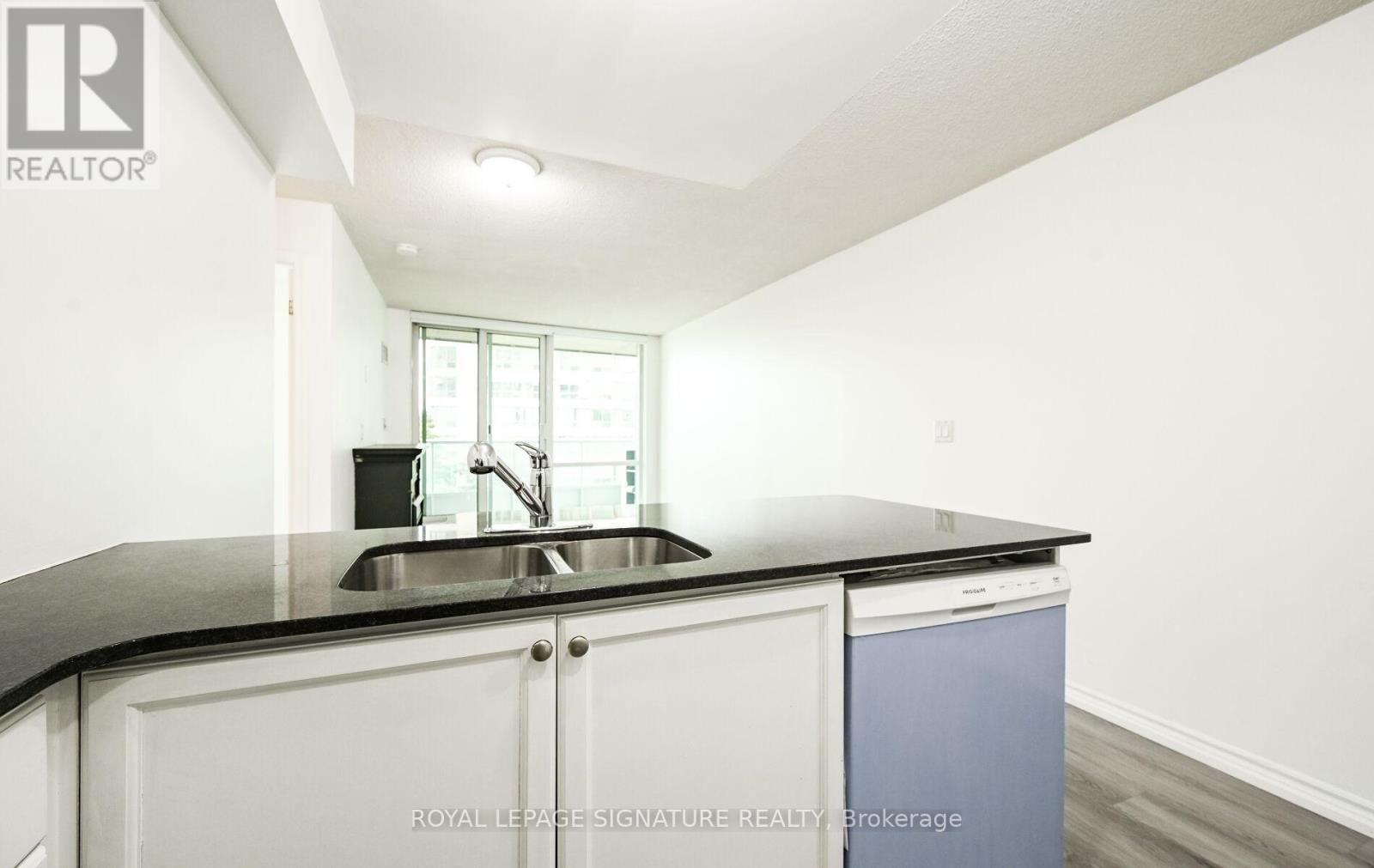 503 - 33 Elm Drive, Mississauga, Ontario  L5B 4L2 - Photo 14 - W12426845