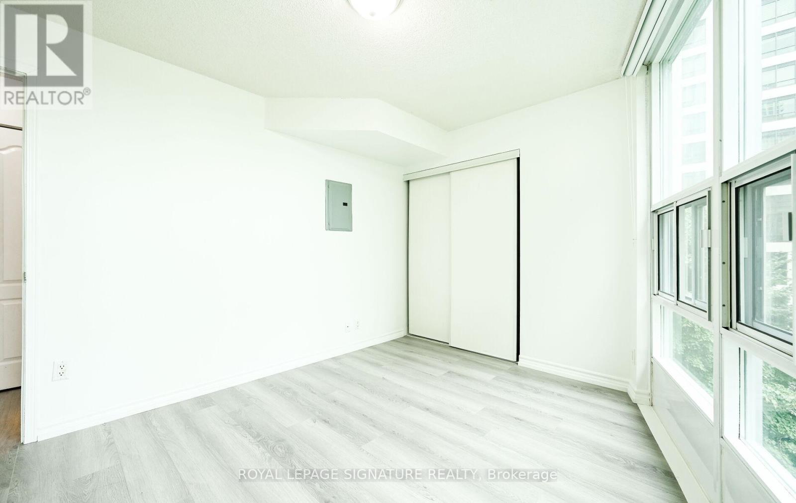 503 - 33 Elm Drive, Mississauga, Ontario  L5B 4L2 - Photo 18 - W12426845