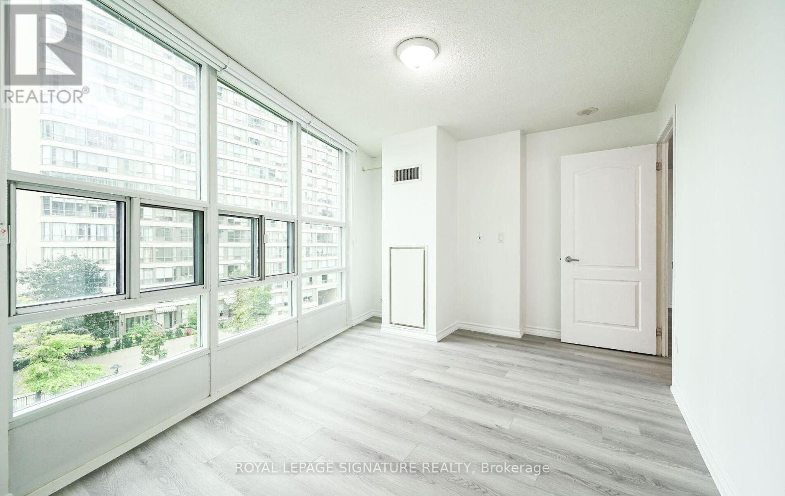 503 - 33 Elm Drive, Mississauga, Ontario  L5B 4L2 - Photo 19 - W12426845