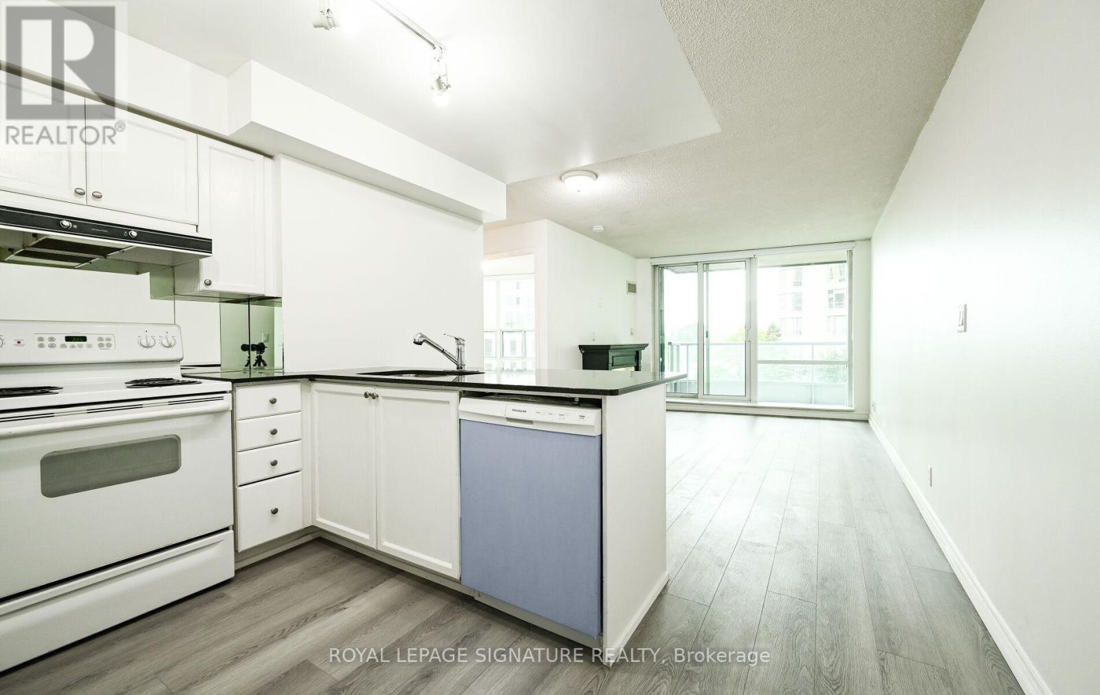 503 - 33 Elm Drive, Mississauga, Ontario  L5B 4L2 - Photo 2 - W12426845
