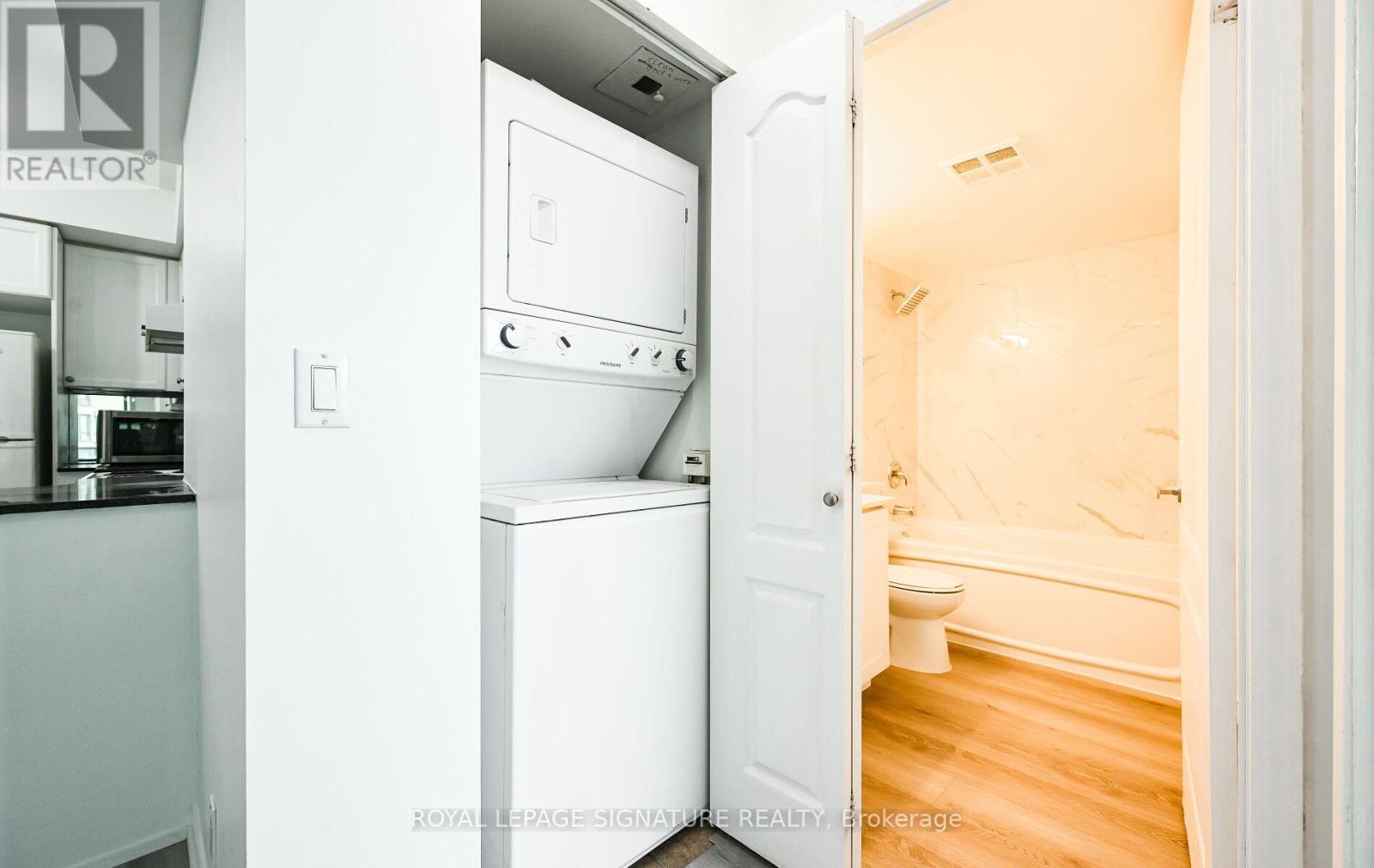 503 - 33 Elm Drive, Mississauga, Ontario  L5B 4L2 - Photo 23 - W12426845