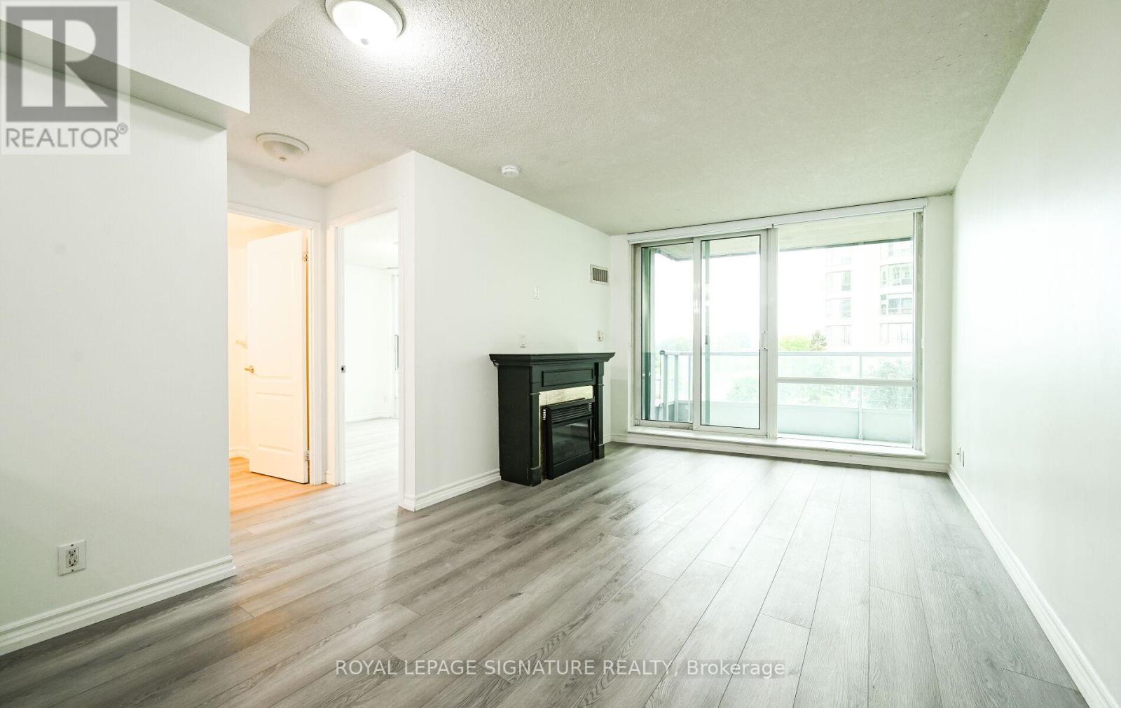 503 - 33 Elm Drive, Mississauga, Ontario  L5B 4L2 - Photo 4 - W12426845