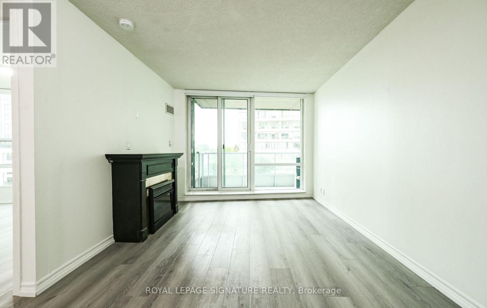 503 - 33 Elm Drive, Mississauga, Ontario  L5B 4L2 - Photo 5 - W12426845