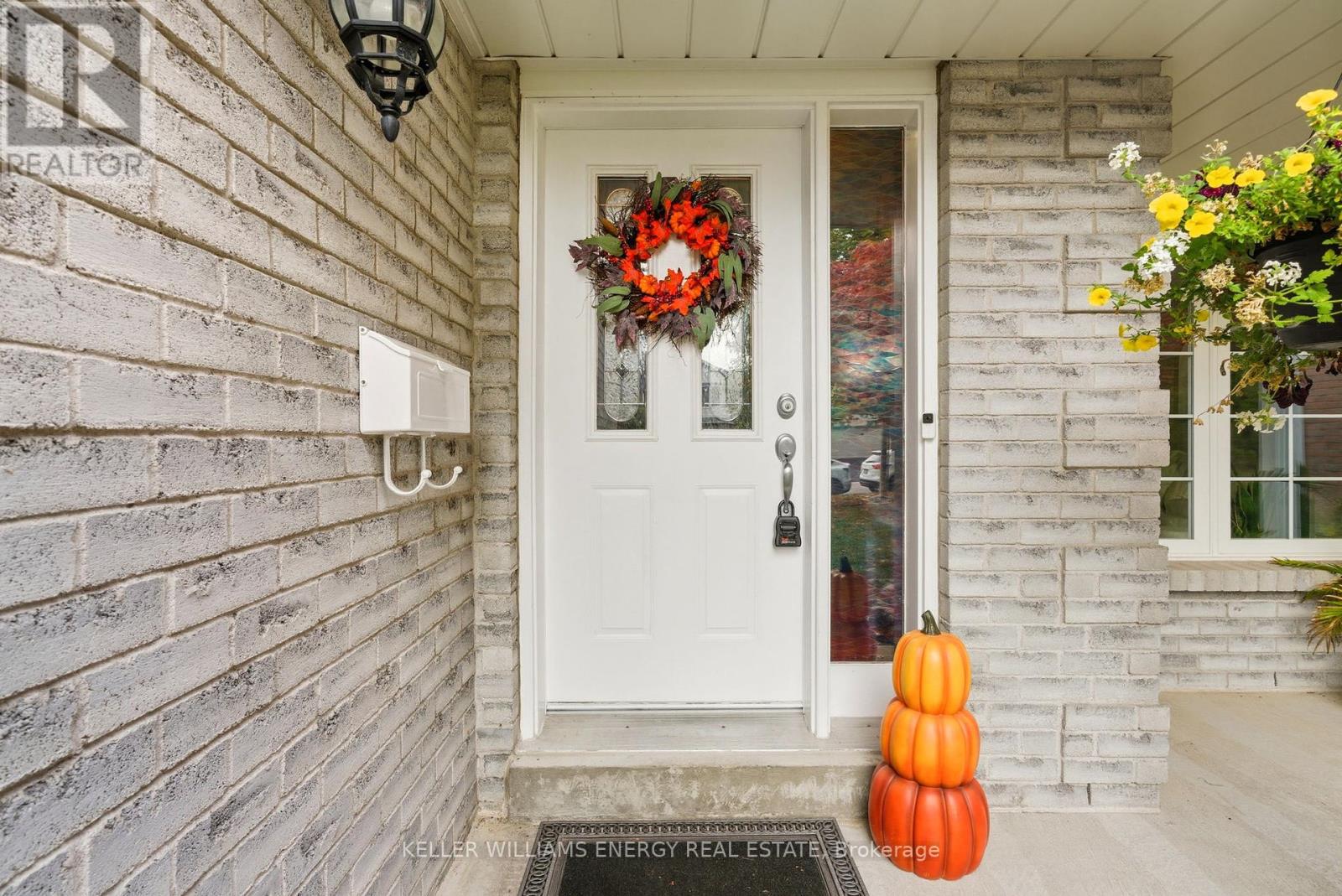 450 Safari Drive, Oshawa, Ontario  L1K 1B6 - Photo 3 - E12426876