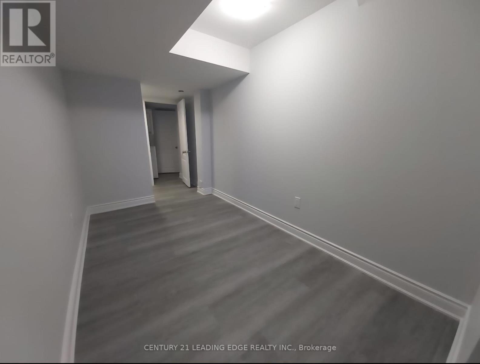 327 Leitch Landing, Milton, Ontario  L9T 7M9 - Photo 4 - W12424243