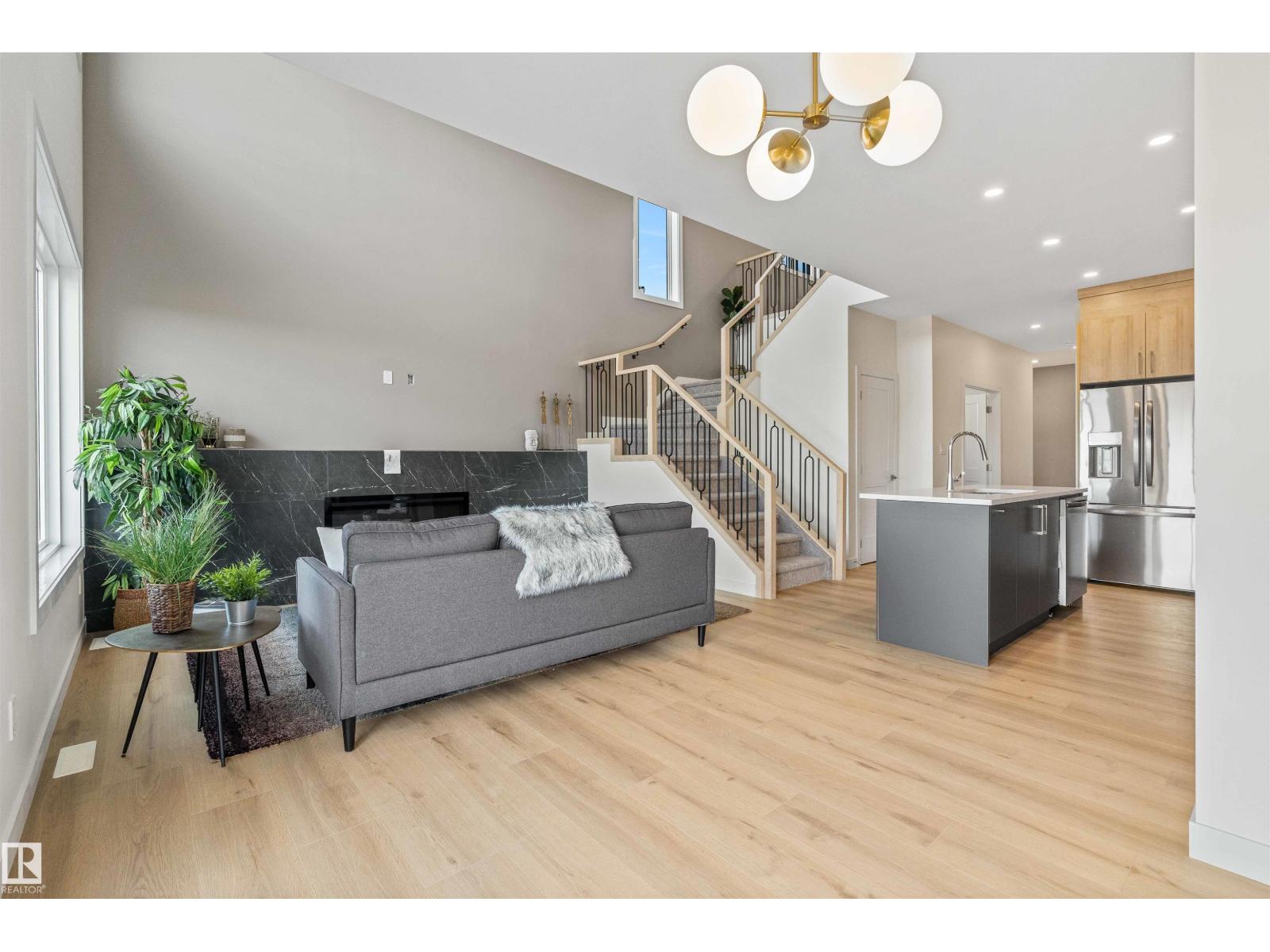 1904 155 Av Nw, Edmonton, Alberta  T5Y 4H8 - Photo 3 - E4459463