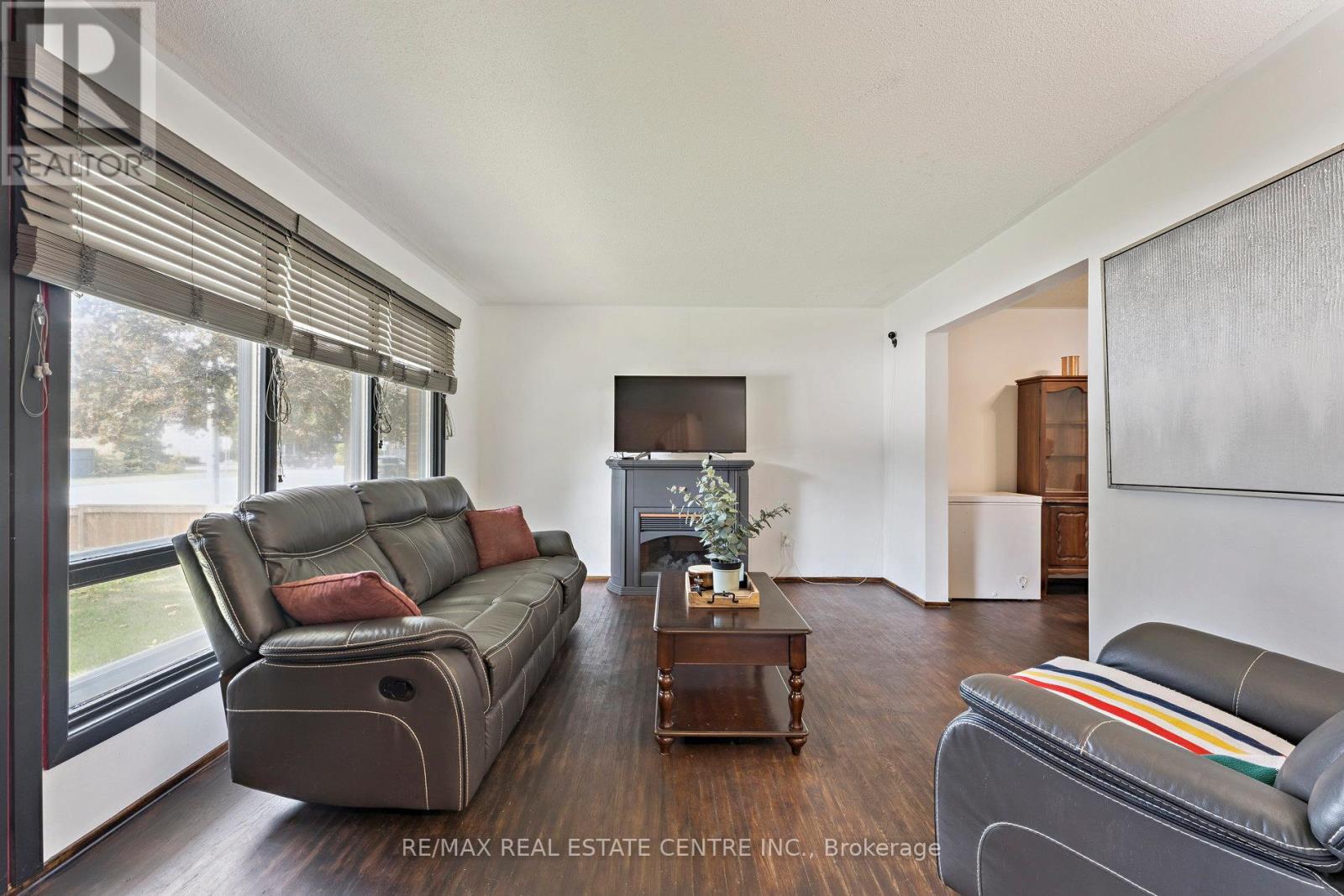 102 Rutherford Road N, Brampton, Ontario  L6V 2J2 - Photo 5 - W12426307