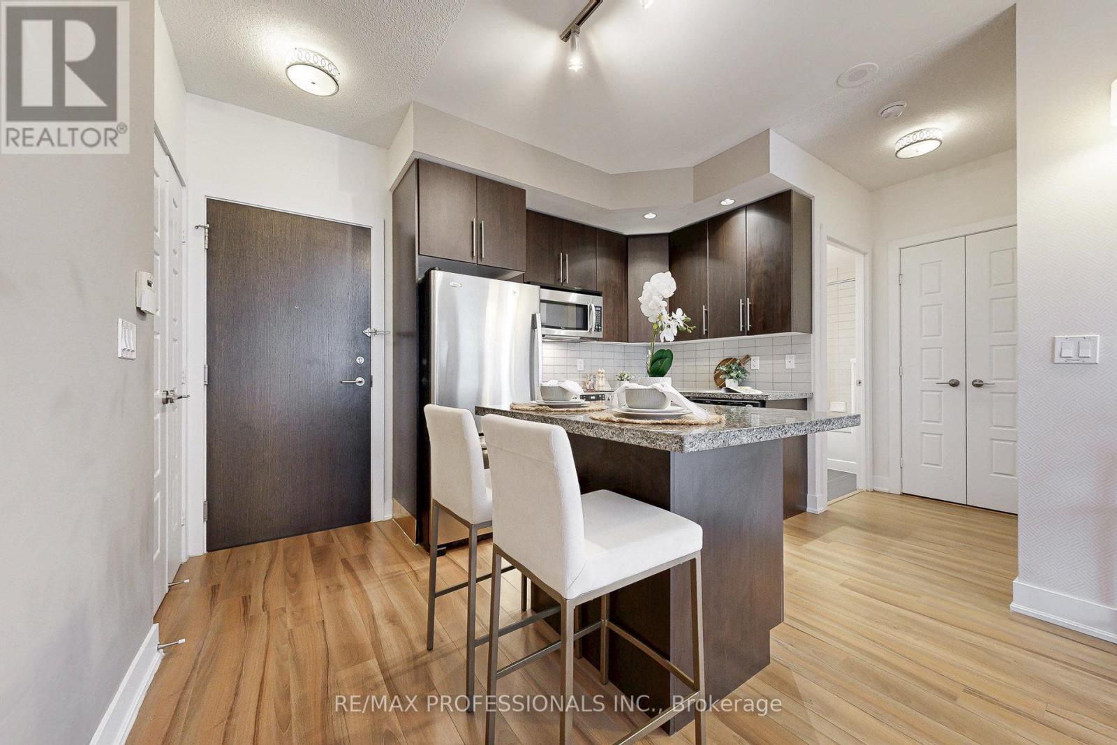 1601 - 28 Linden Street, Toronto, Ontario  M4Y 0A4 - Photo 2 - C12389629