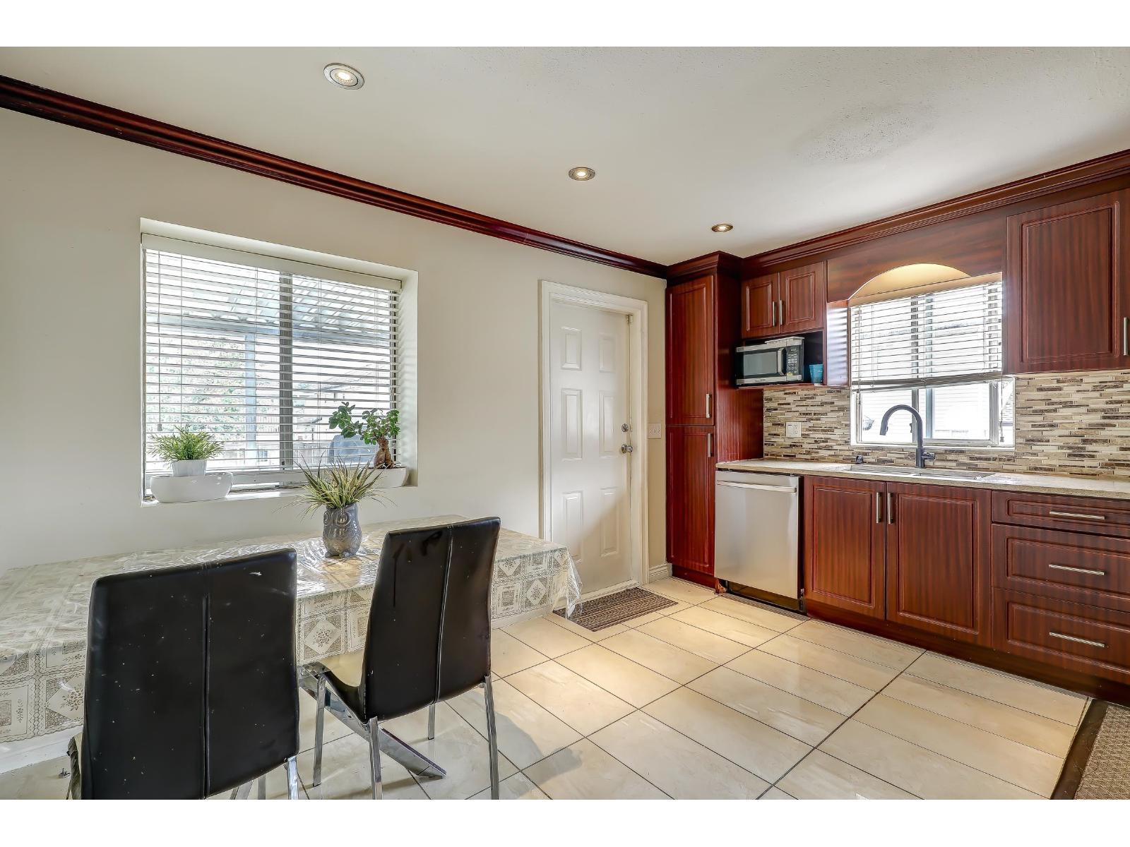 14115 88th Avenue, Surrey, British Columbia  V3W 3L5 - Photo 6 - R3052130