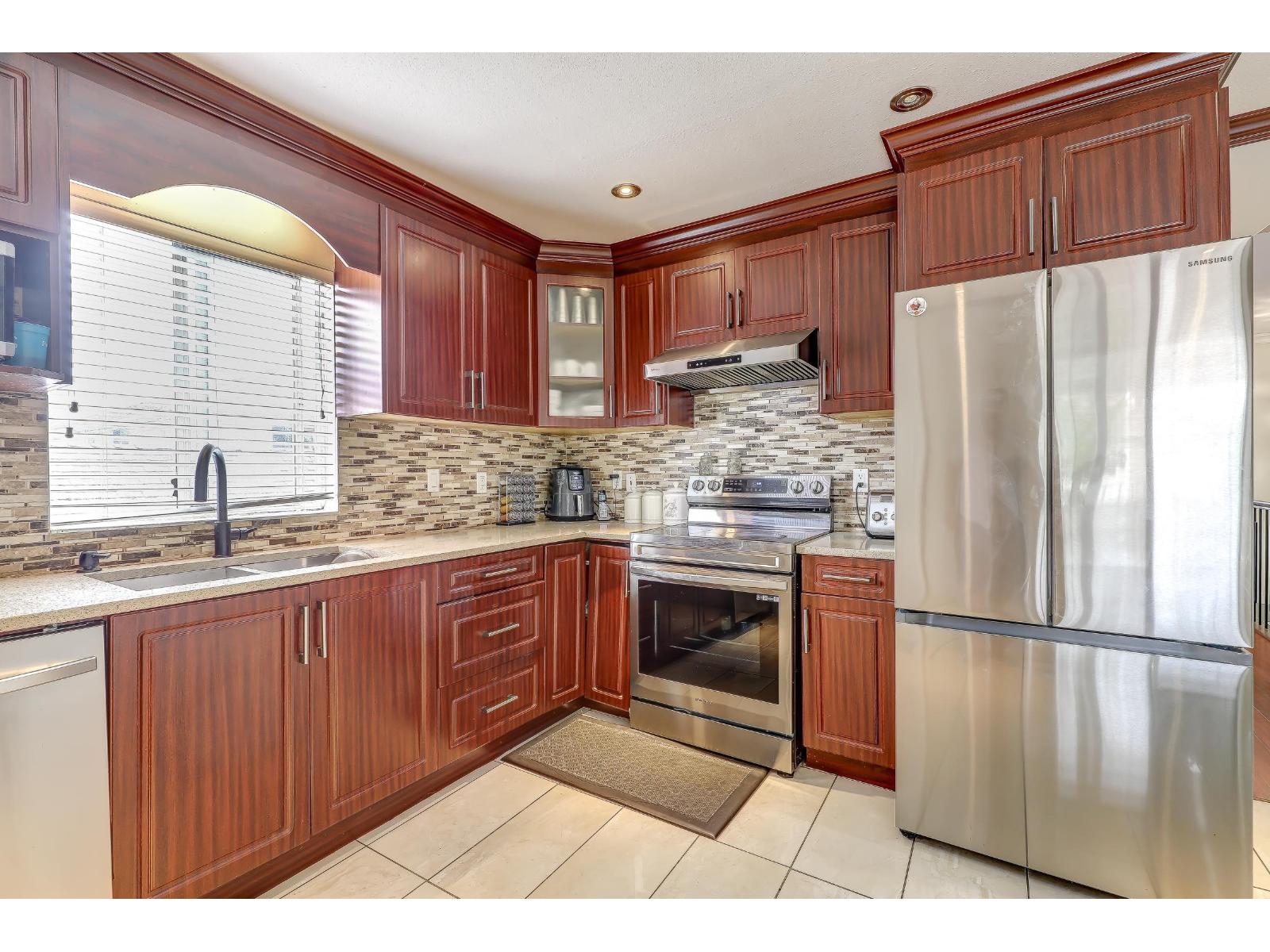 14115 88th Avenue, Surrey, British Columbia  V3W 3L5 - Photo 4 - R3052130