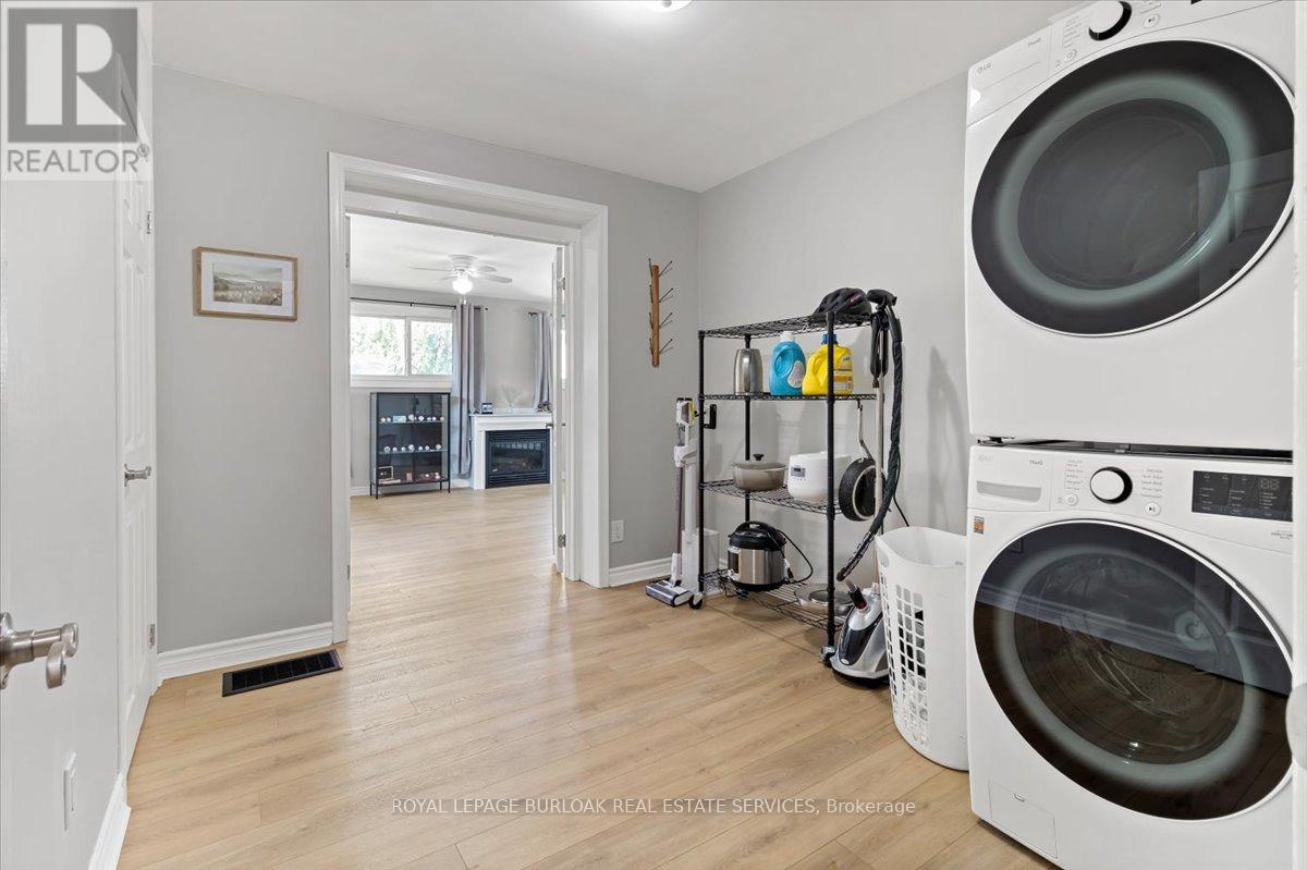 Main - 161 Hoover Crescent, Hamilton, Ontario  L9A 3H2 - Photo 16 - X12426726