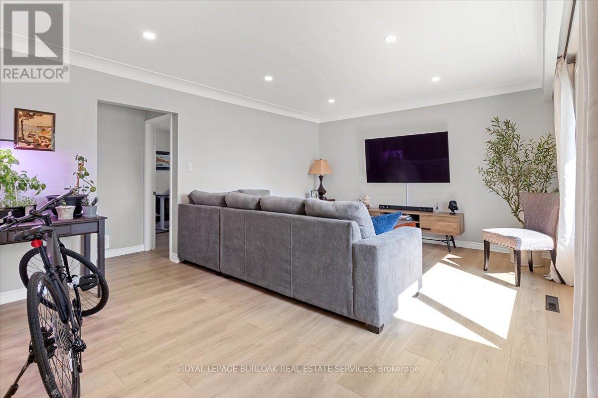 Main - 161 Hoover Crescent, Hamilton, Ontario  L9A 3H2 - Photo 6 - X12426726