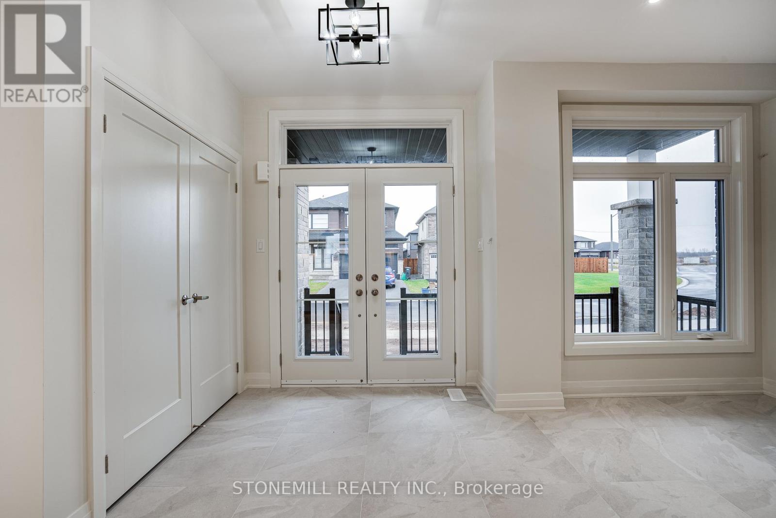 239 Midland Place, Welland, Ontario  L3B 0H4 - Photo 3 - X12426802