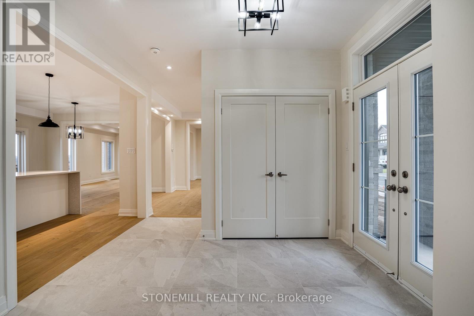 239 Midland Place, Welland, Ontario  L3B 0H4 - Photo 4 - X12426802