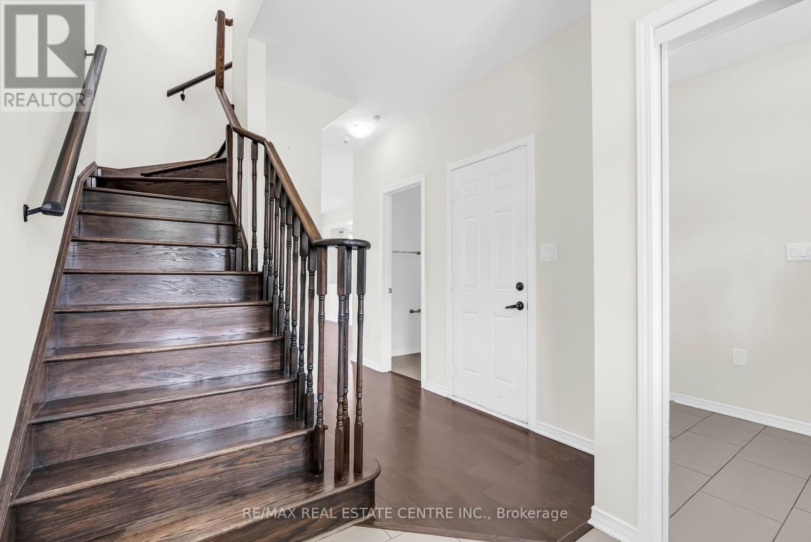 54 Larry Crescent, Haldimand, Ontario  N3W 0B3 - Photo 15 - X12426805
