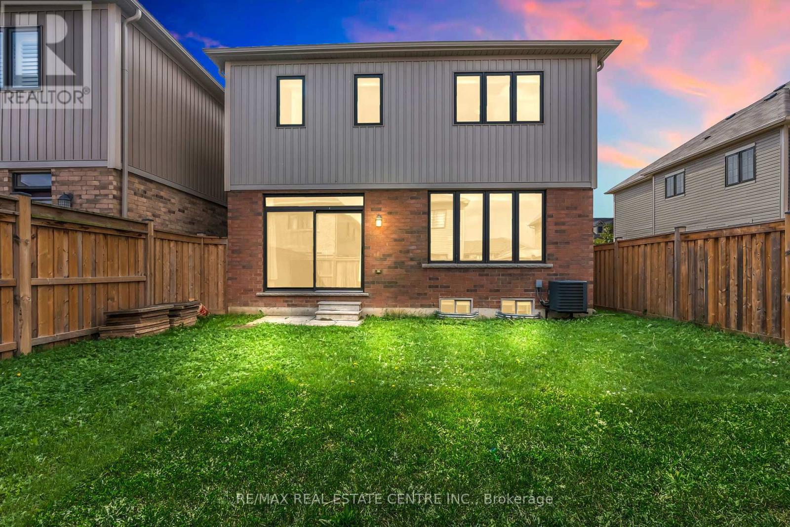 54 Larry Crescent, Haldimand, Ontario  N3W 0B3 - Photo 6 - X12426805