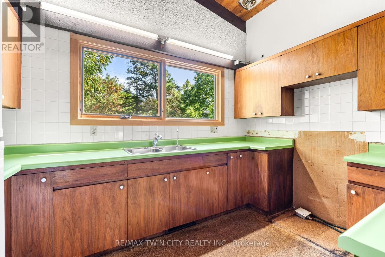 121 Grand Hill Drive, Kitchener, Ontario  N2P 2E2 - Photo 11 - X12426833