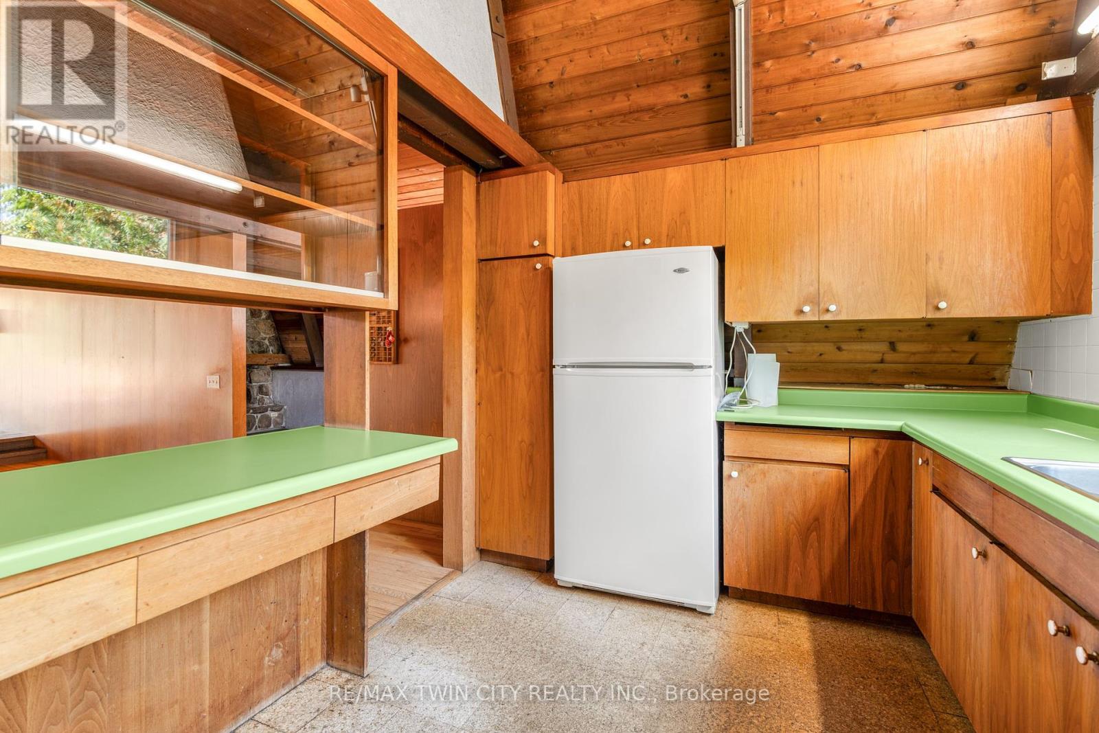 121 Grand Hill Drive, Kitchener, Ontario  N2P 2E2 - Photo 12 - X12426833