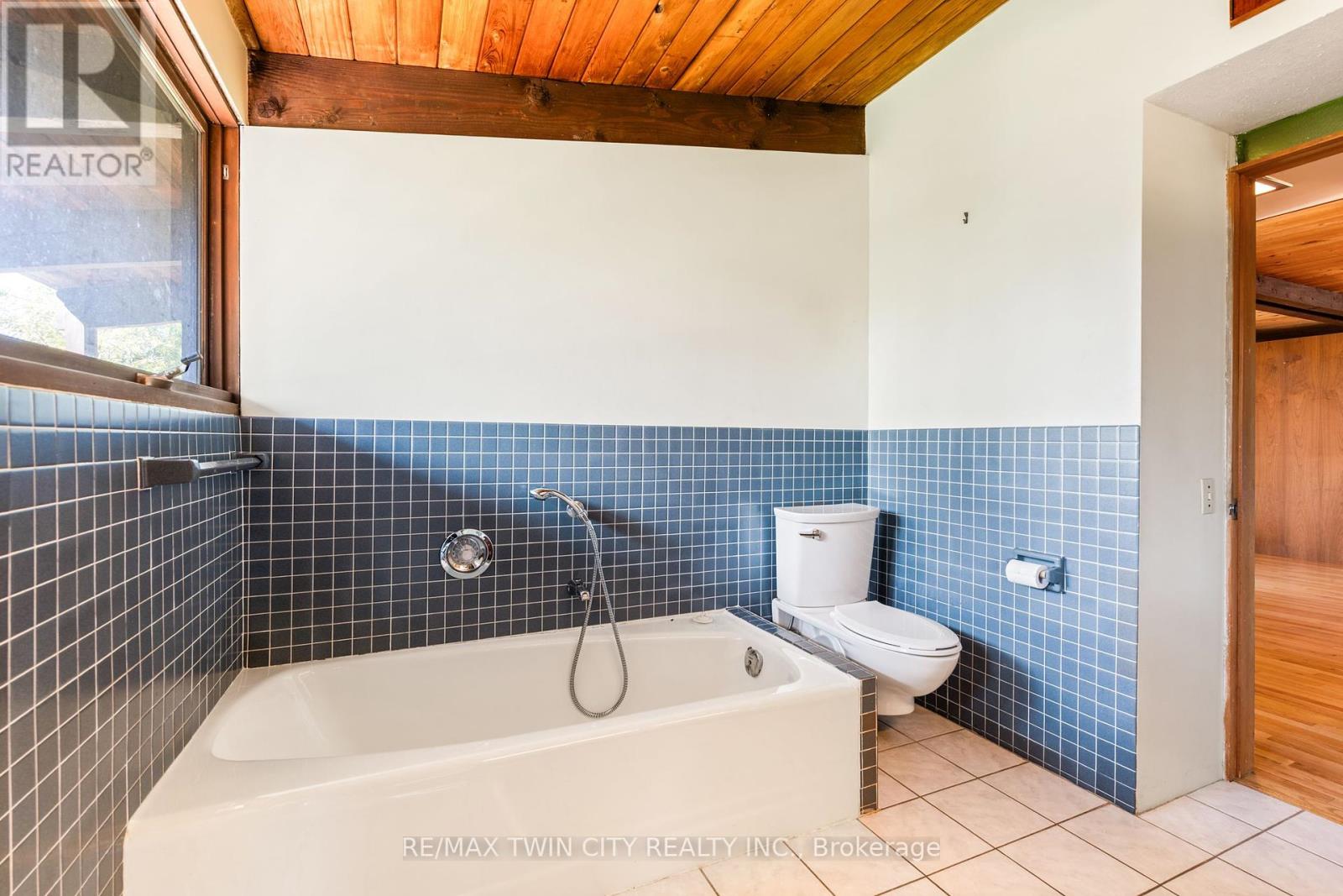 121 Grand Hill Drive, Kitchener, Ontario  N2P 2E2 - Photo 27 - X12426833