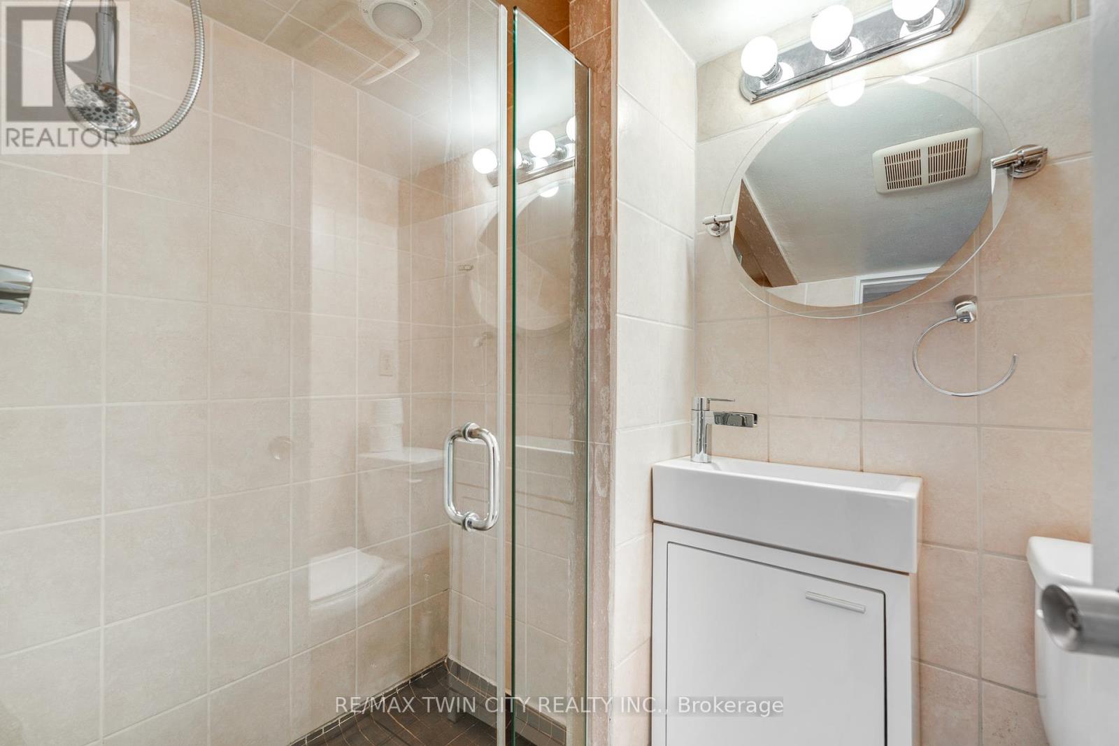 121 Grand Hill Drive, Kitchener, Ontario  N2P 2E2 - Photo 39 - X12426833