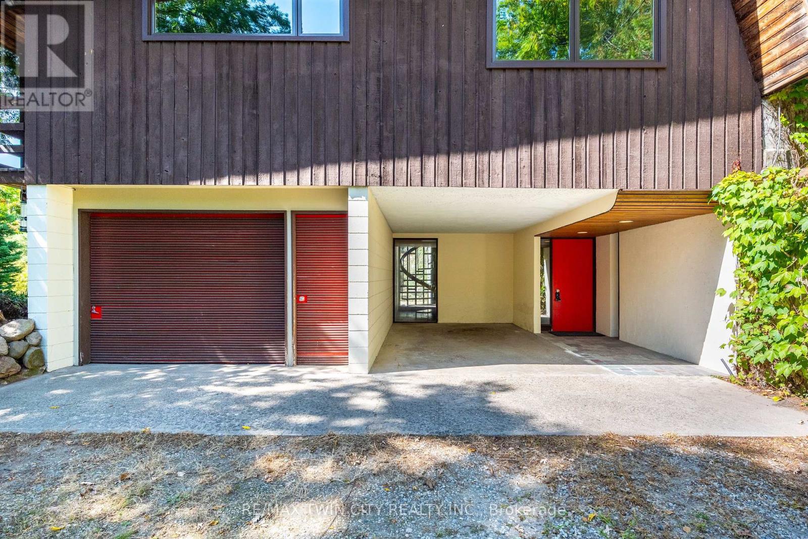 121 Grand Hill Drive, Kitchener, Ontario  N2P 2E2 - Photo 4 - X12426833