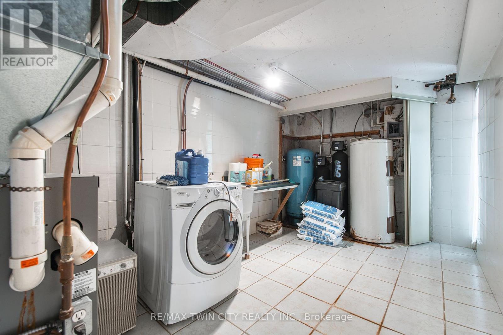 121 Grand Hill Drive, Kitchener, Ontario  N2P 2E2 - Photo 40 - X12426833